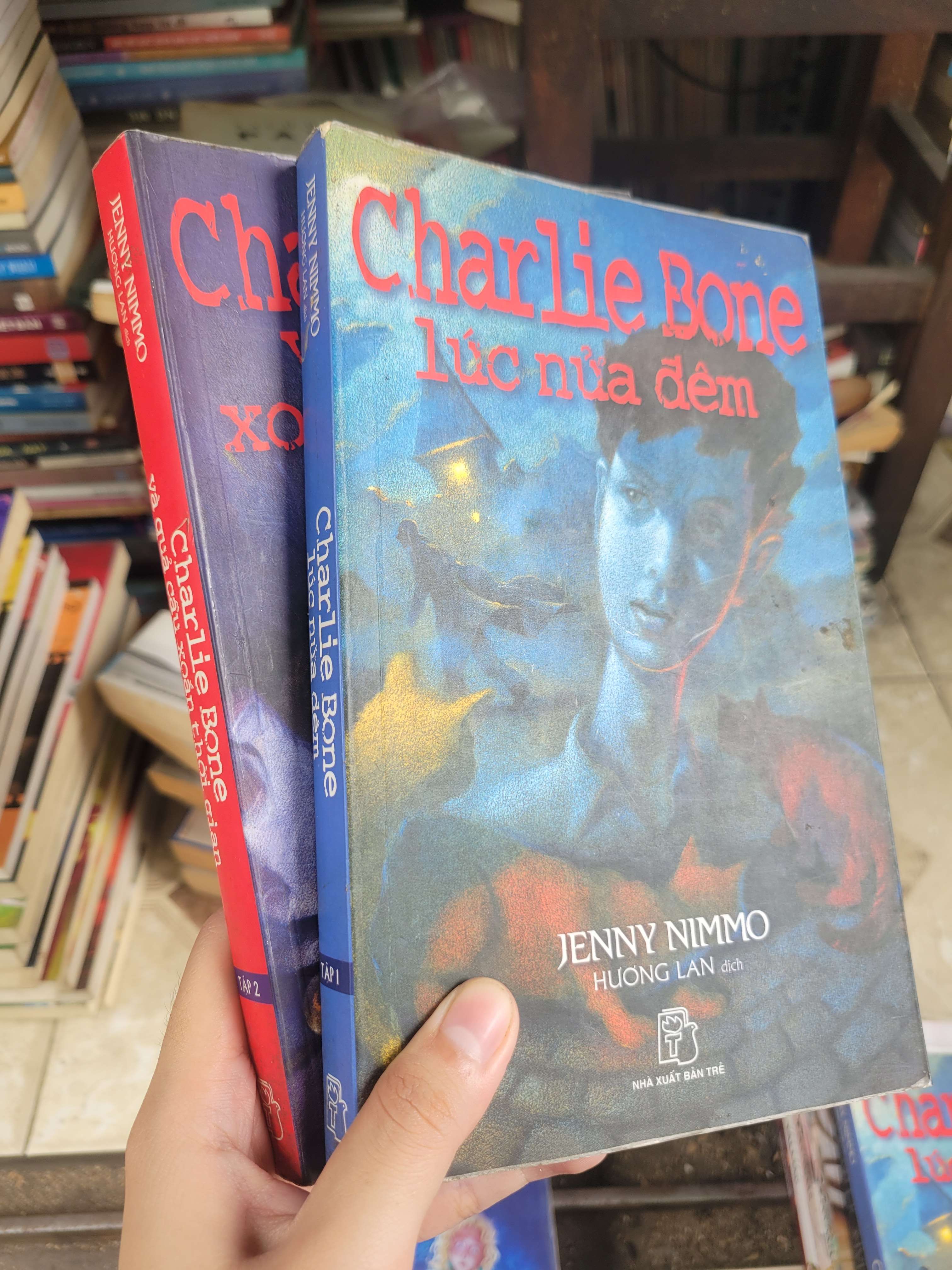 2 cuốn Charlie Bone - Jenny Nimmo 2006 mới 80% ố, bẩn bìa (Sách văn học) BGB