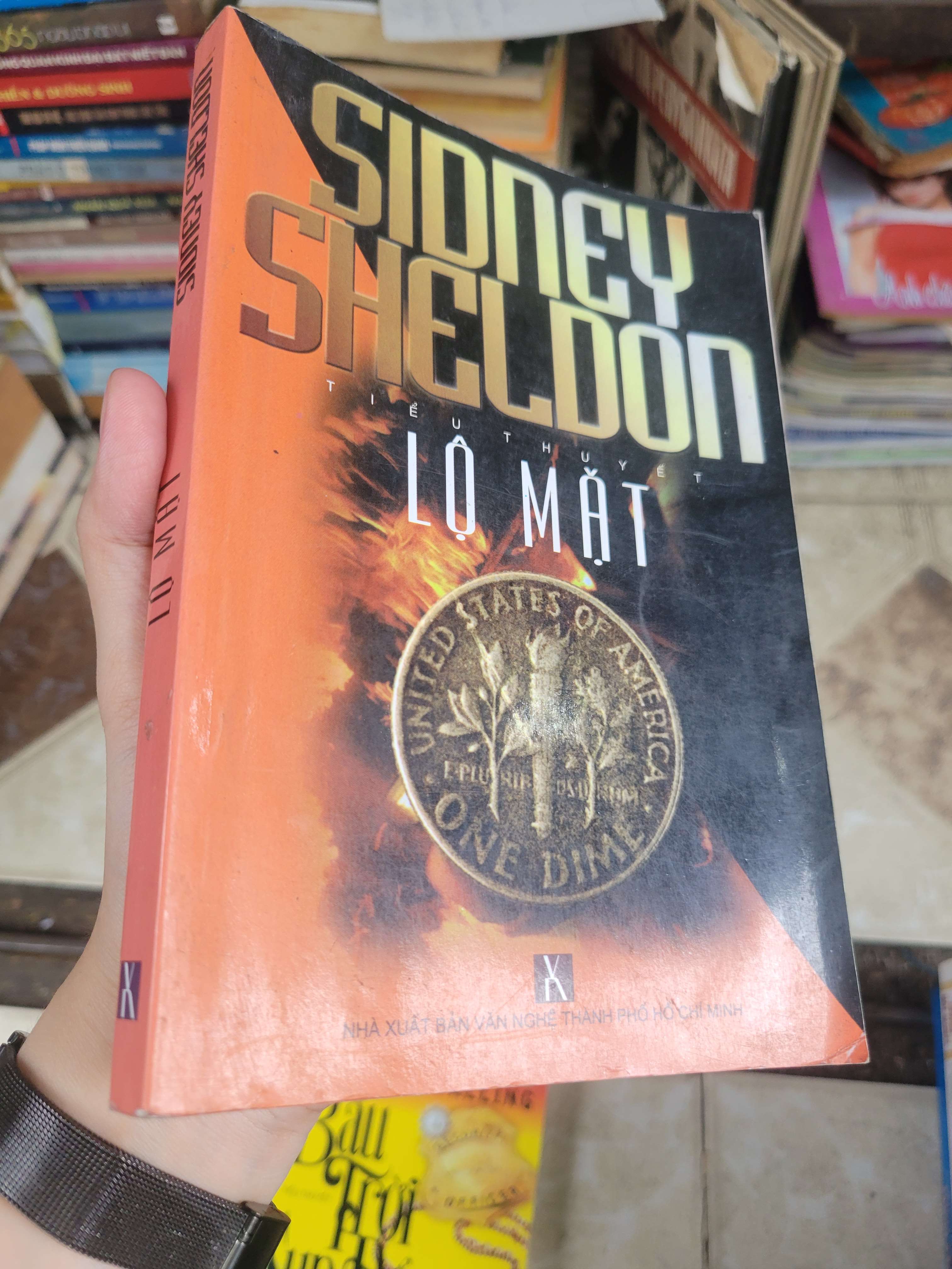 Lộ mặt - Sidney Sheldon 2001 mới 80% ố, bẩn bìa (Sách văn học) BGB