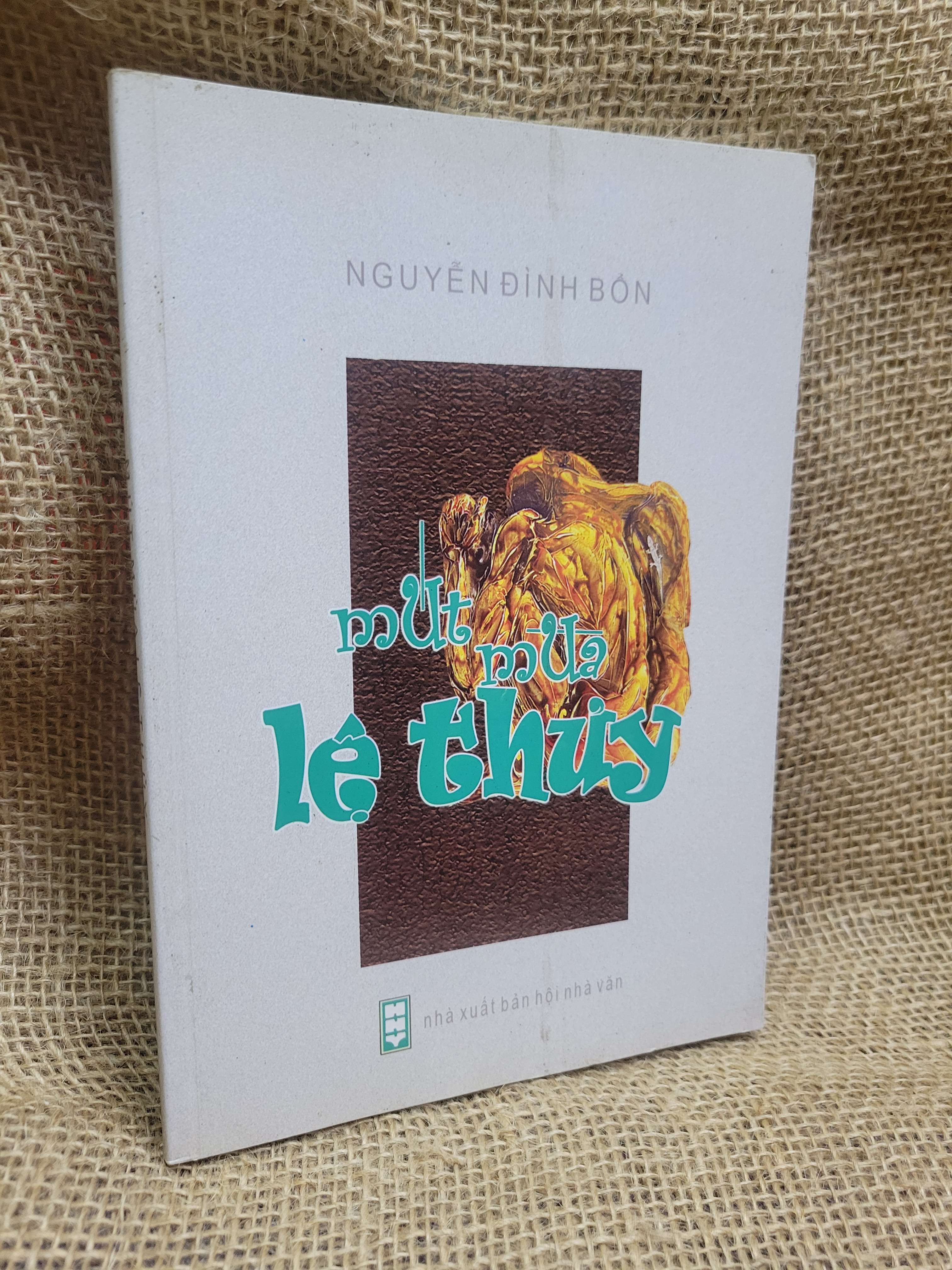 Mút mùa lệ thủy - Nguyễn Đình Bổn 2015 mới 70% bẩn bìa, ố, có chữ viết (Sách văn học) HCM