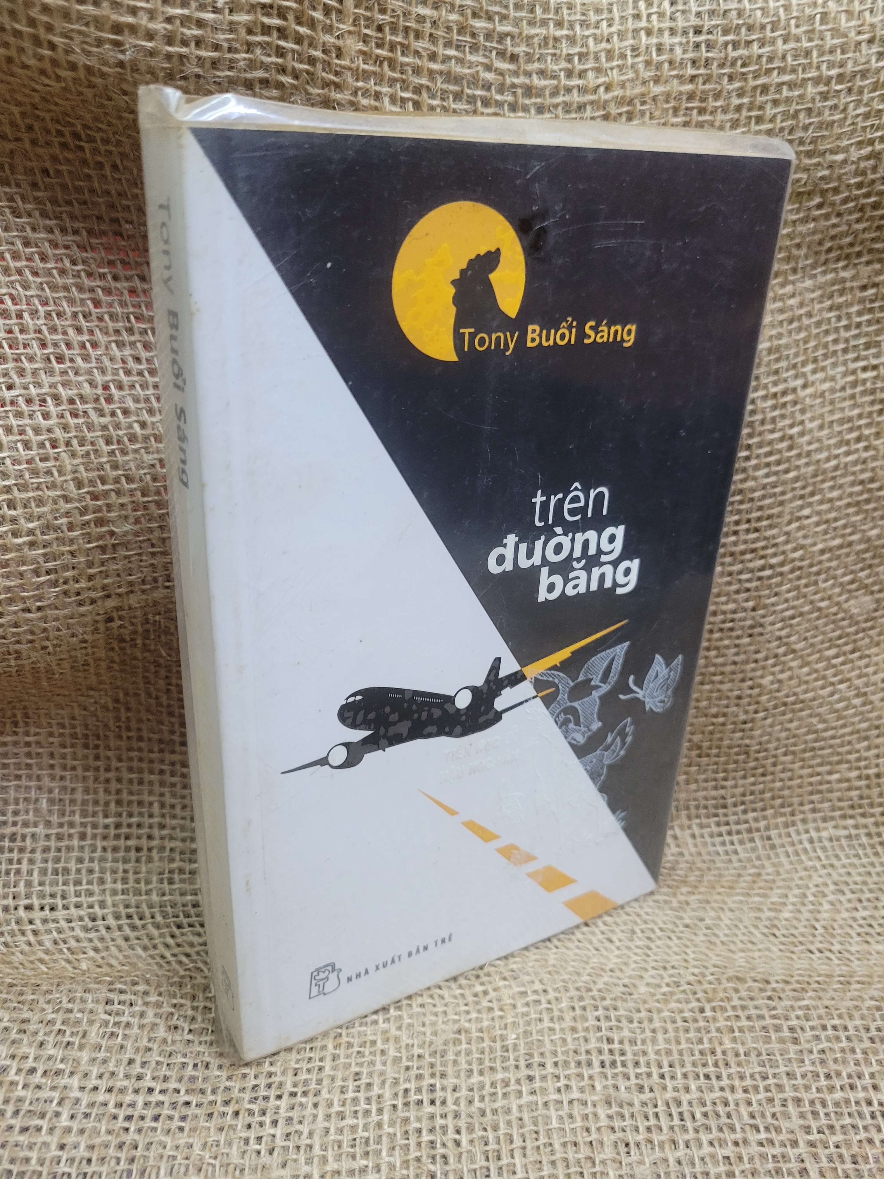 Trên đường băng - Tony Buổi Sáng 2015 mới 80% ố, bẩn bìa (Sách văn học) HCM