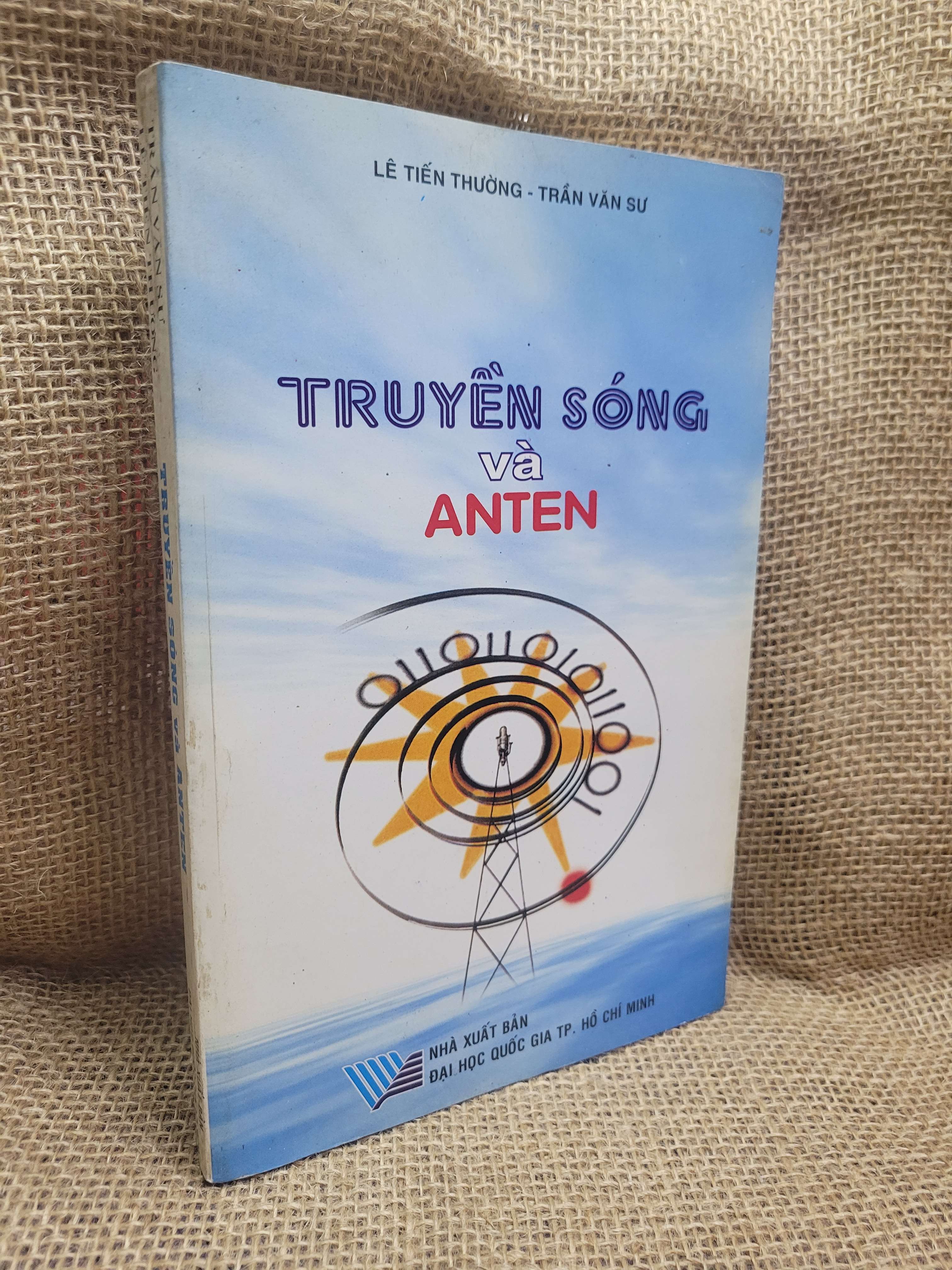 Truyền sóng và anten - Lê Tiến Thương 2005 mới 70% bẩn bìa, ố, bị mọt (Giáo trình đại học - cao đẳng) HCM