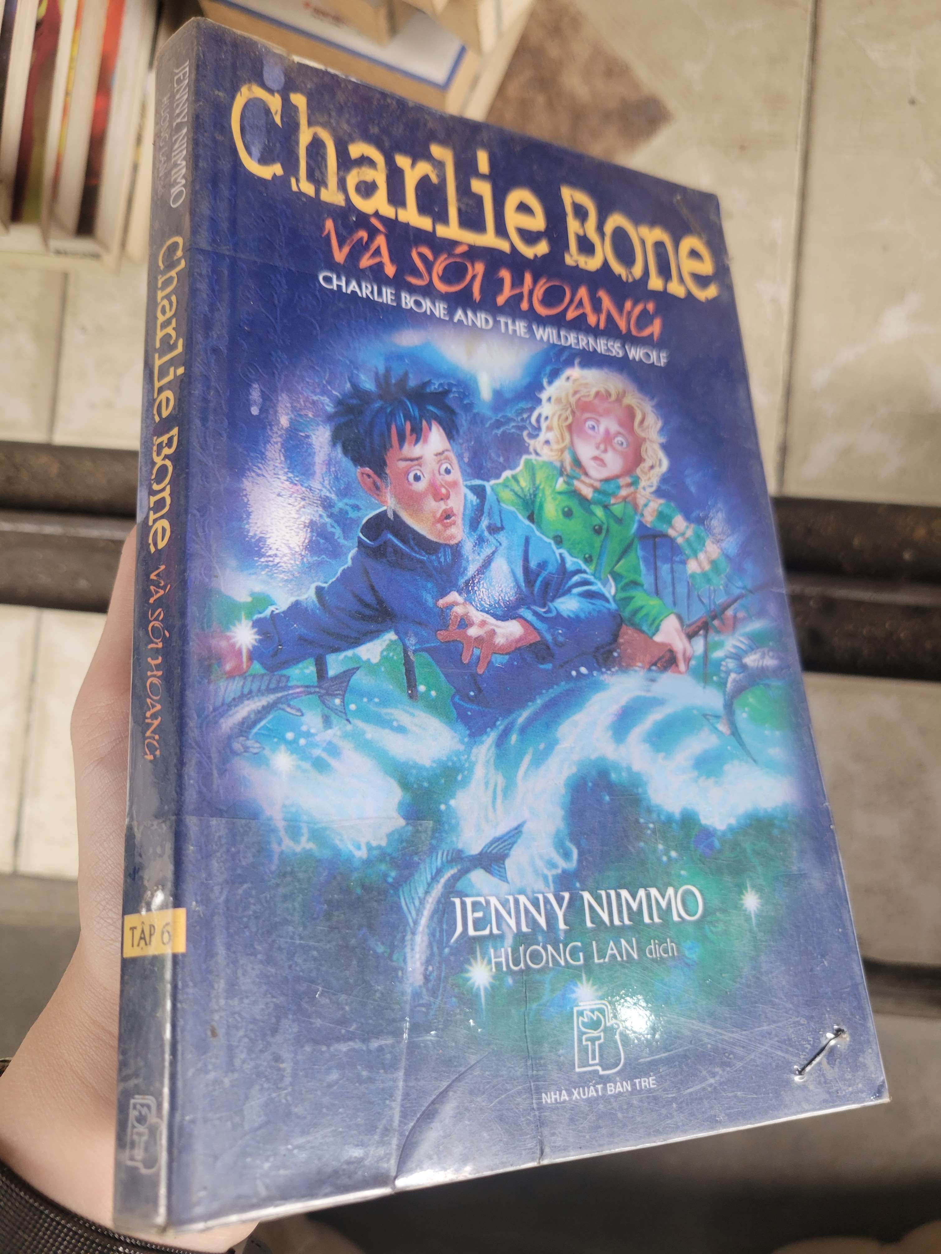 Charlie Bone và sói hoang - Jenny Nimmo 2010 mới 80% ố, bẩn bìa (Sách văn học) BGB
