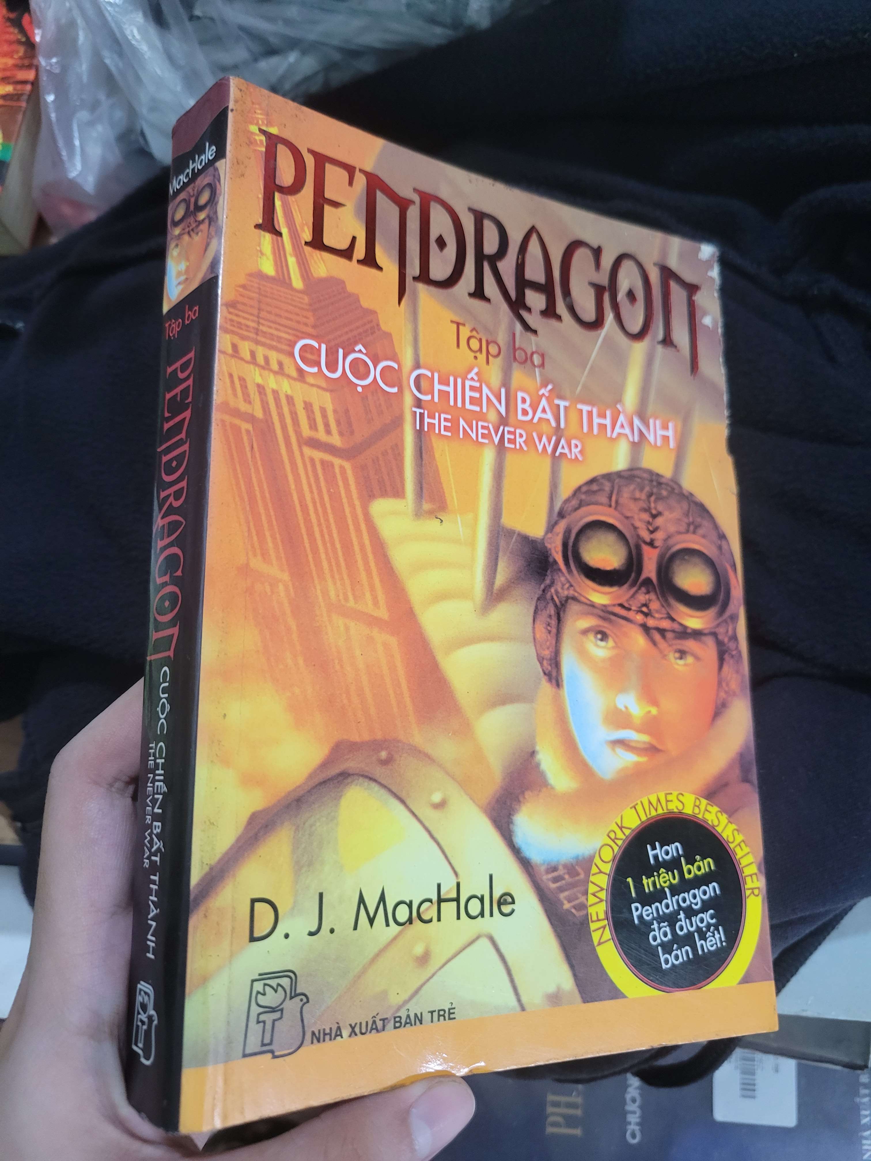 Pendragon tập ba: Cuộc chiến bất thành - D.J. MacHale 2007 mới 80% ố, bẩn bìa (Sách văn học) BGB