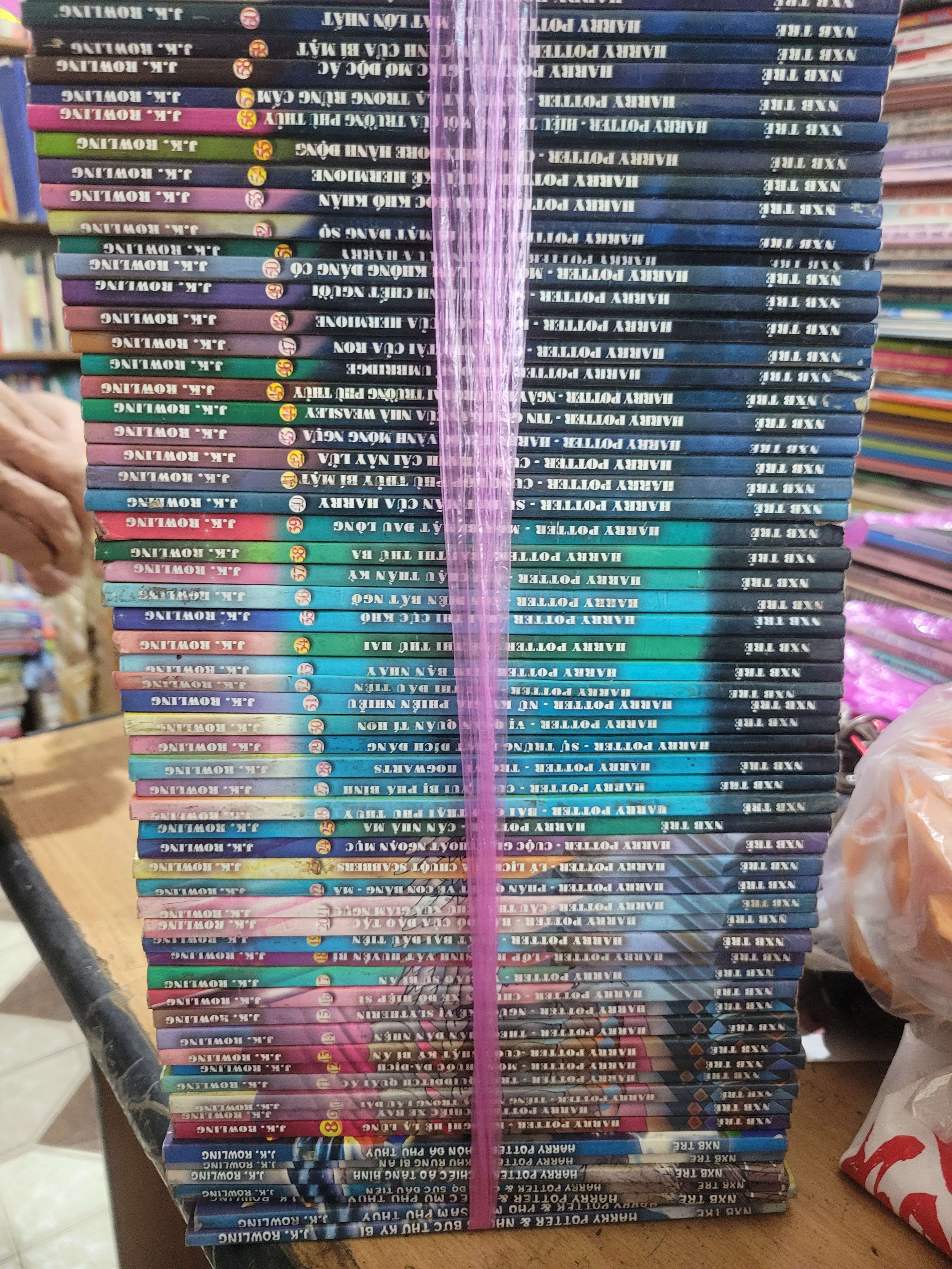 61 cuốn Harry Potter - J.K. Rowling mới 80% ố, bẩn bìa (Sách văn học) BGB