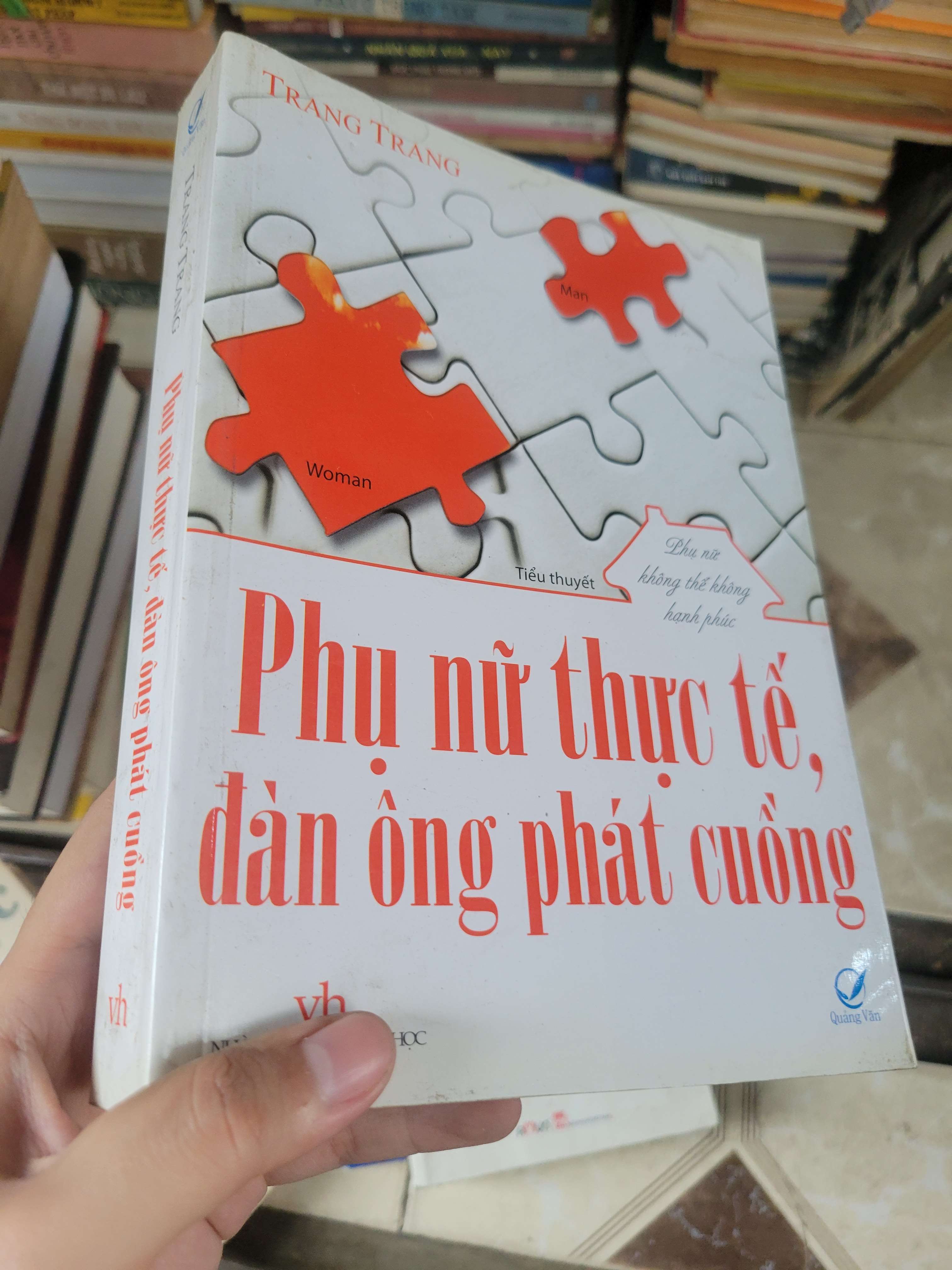 Phụ nữ thực tế, đàn ông phát cuồng - Trang Trang 2011 mới 80% ố, bẩn bìa (Sách văn học) BGB