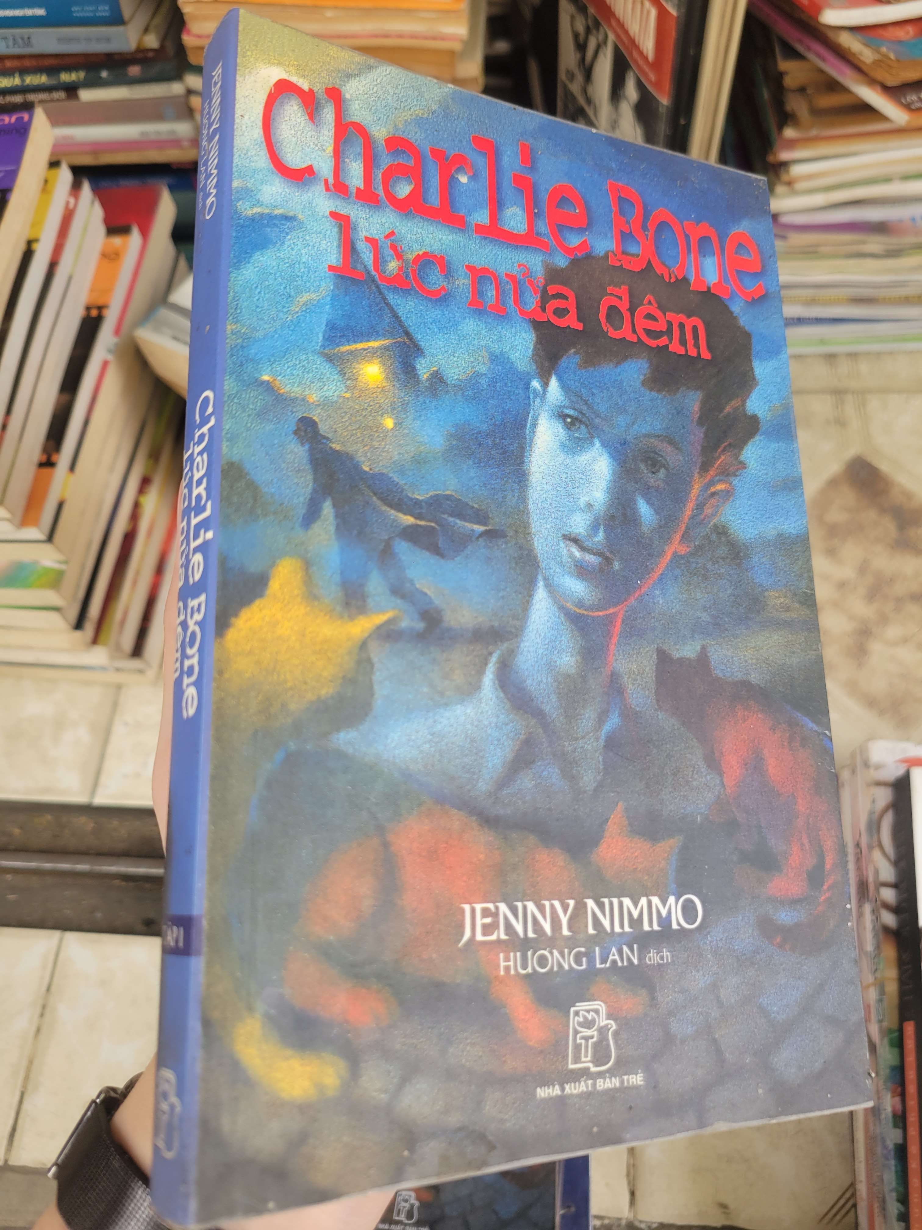 Charlie Bone lúc nửa đêm - Jenny Nimmo 2006 mới 80% ố, bẩn bìa (Sách văn học) BGB
