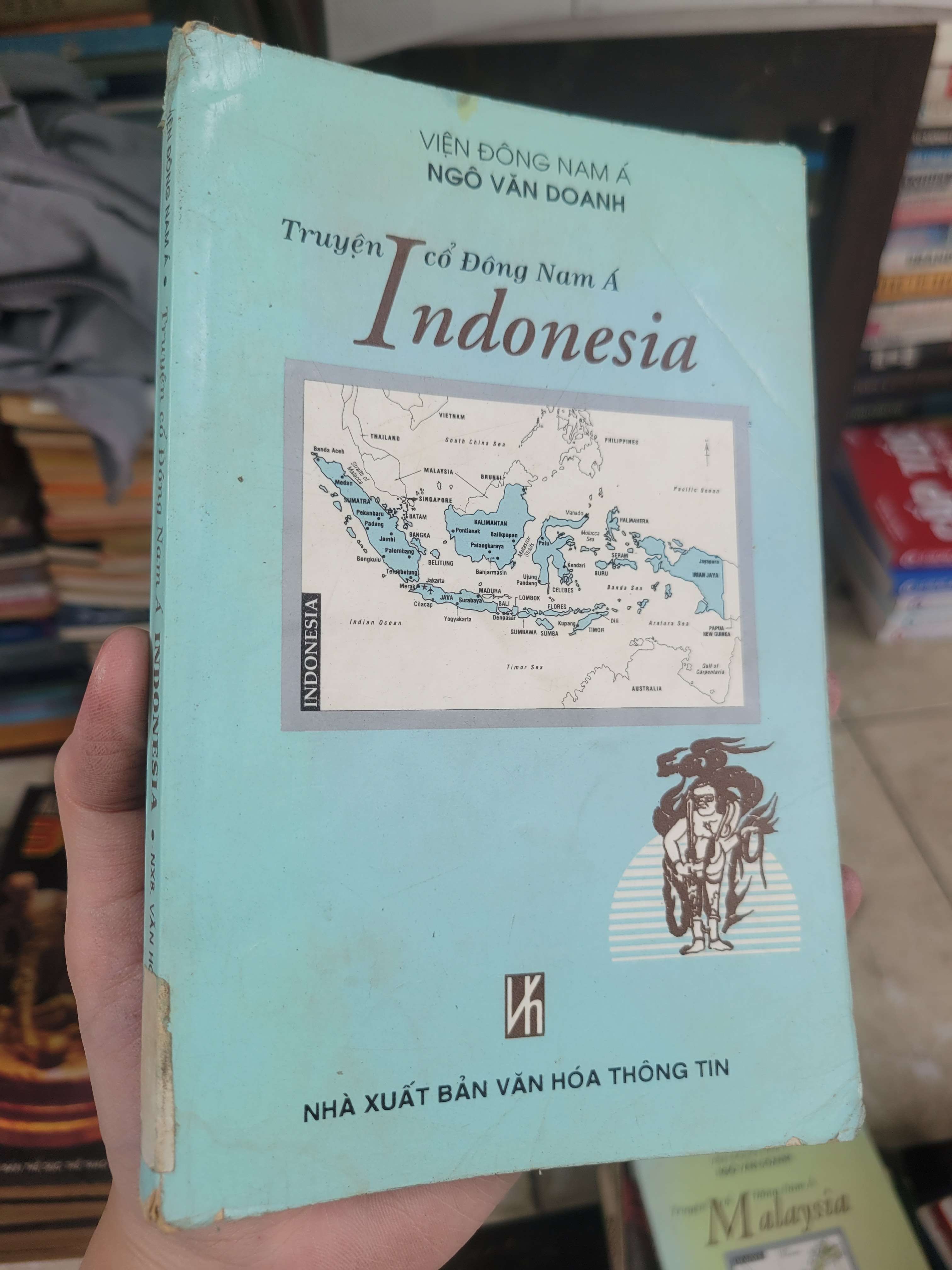 Truyện cổ Indonesia - Ngô Văn Doanh 1995 mới 60% bẩn bìa, ố, tróc gáy, có mộc, có chữ viết (Sách văn học) BGB