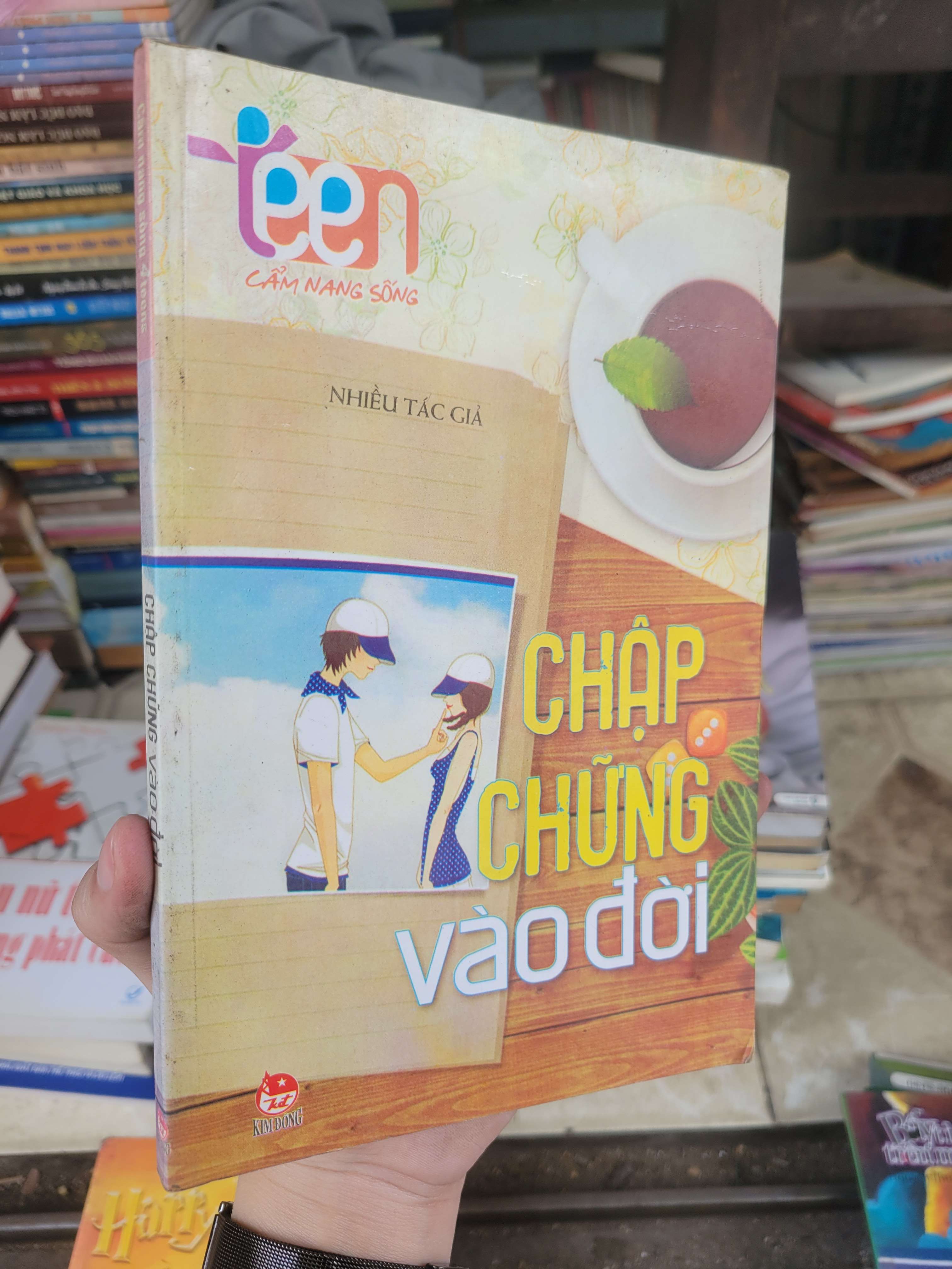 Chập chững vào đời - Nhiều tác giả 2009 mới 80% ố, bẩn bìa (Sách văn học) BGB