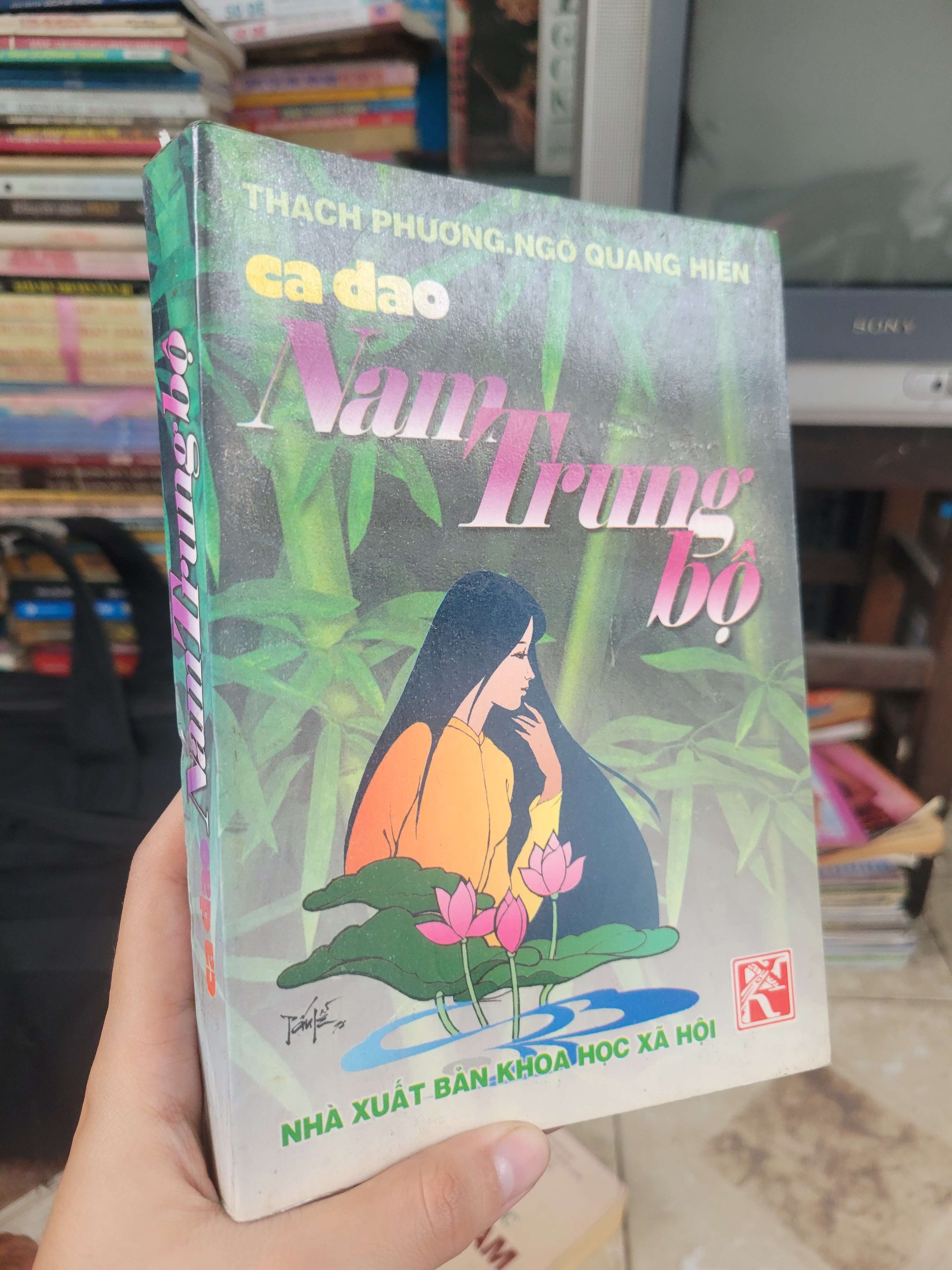 Ca dao Nam Trung Bộ - Thạch Phương, Ngô Quang Hiển 2002 mới 80% ố, bẩn bìa (thơ - ca dao - tục ngữ) BGB