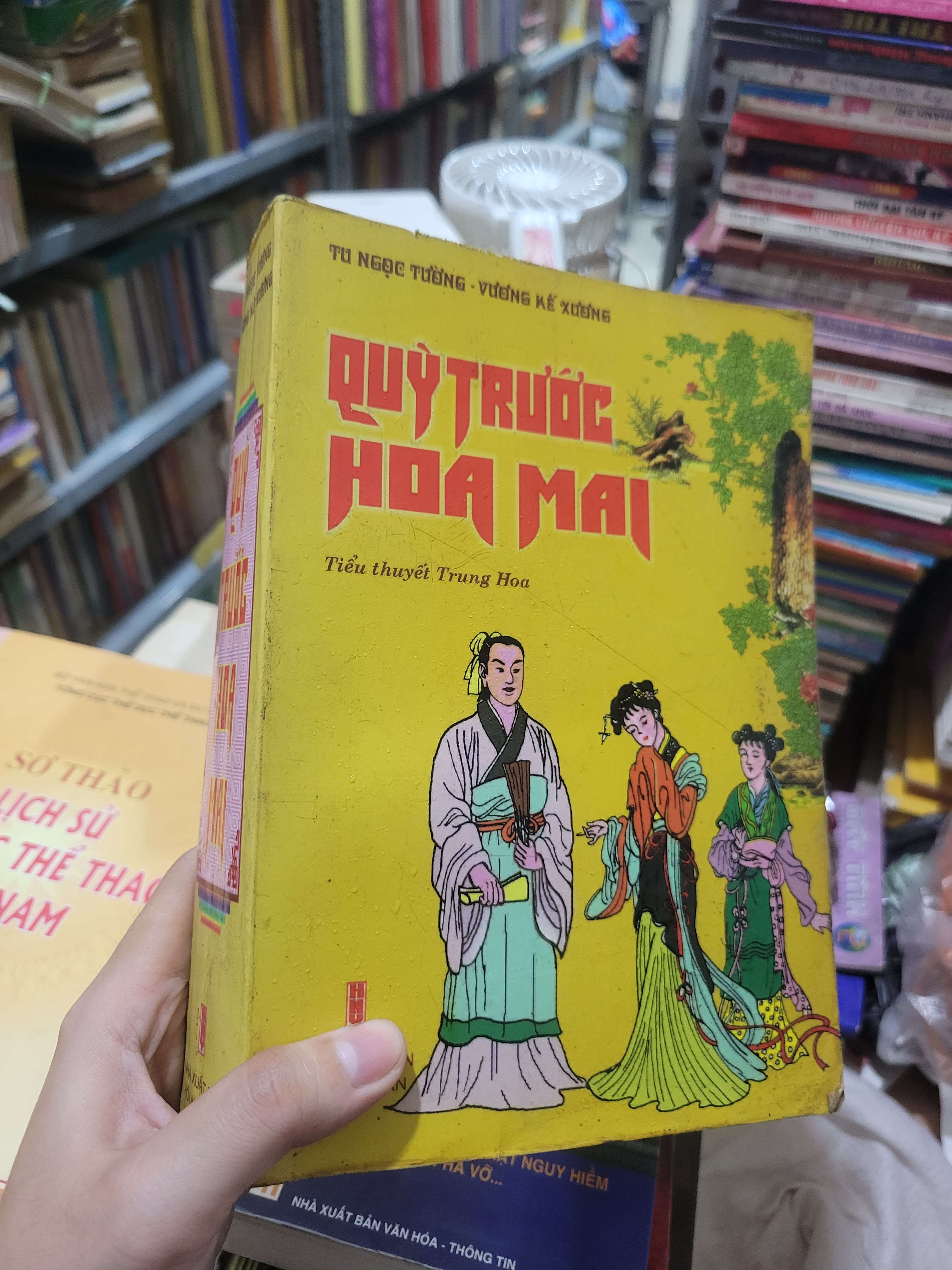 Quỳ trước hoa mai - Tu Ngọc Tường, Vương Kế Xương 1999 mới 60% bẩn bìa, ố, có vệt nước, bị ẩm (Sách văn học) BGB