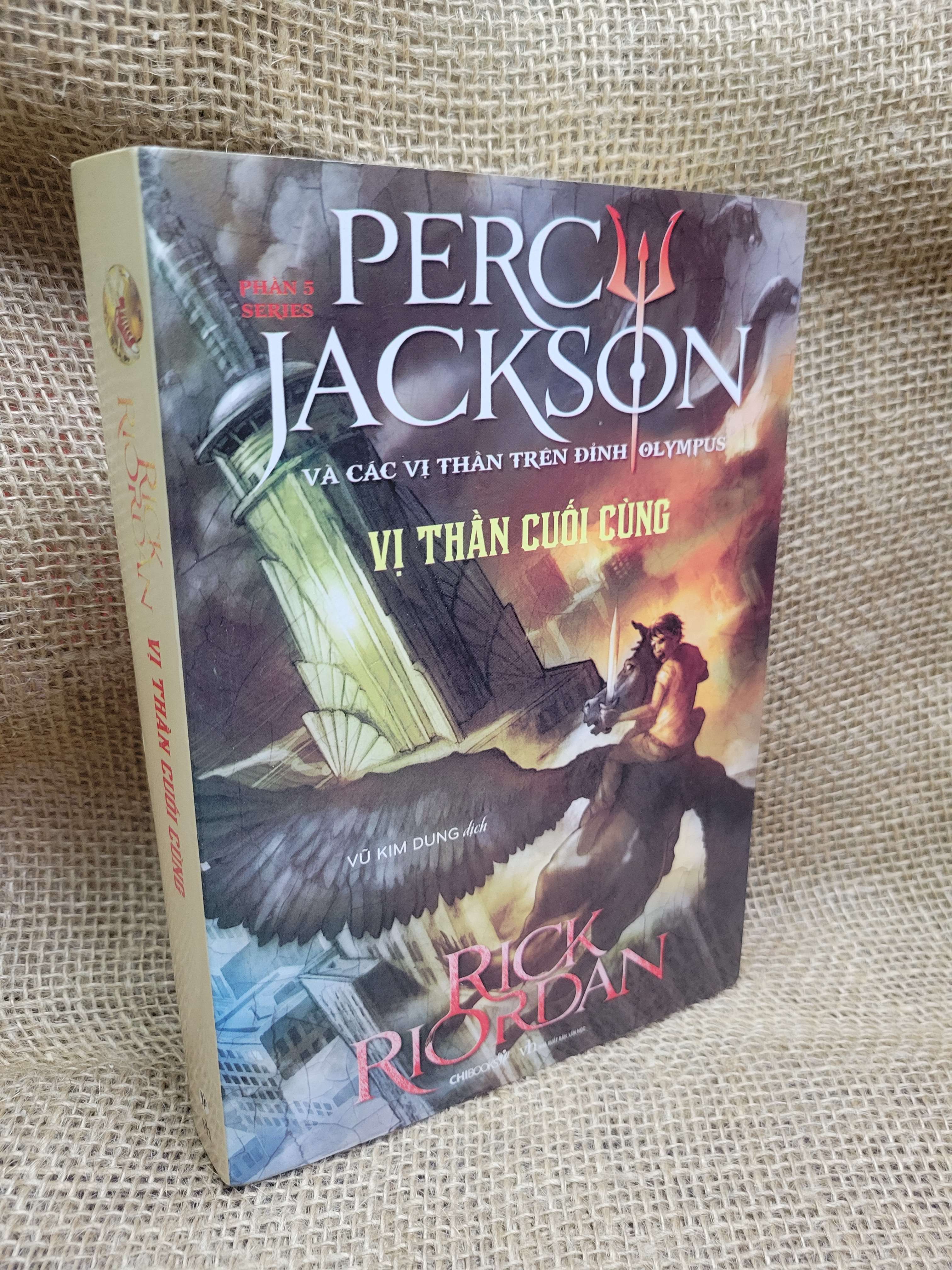 Perc Jackson và các vị thần trên đỉnh Olympus: Vị thần cuối cùng - Rick Riordan 2018 mới 80% ố, bẩn bìa (Sách văn học) HCM
