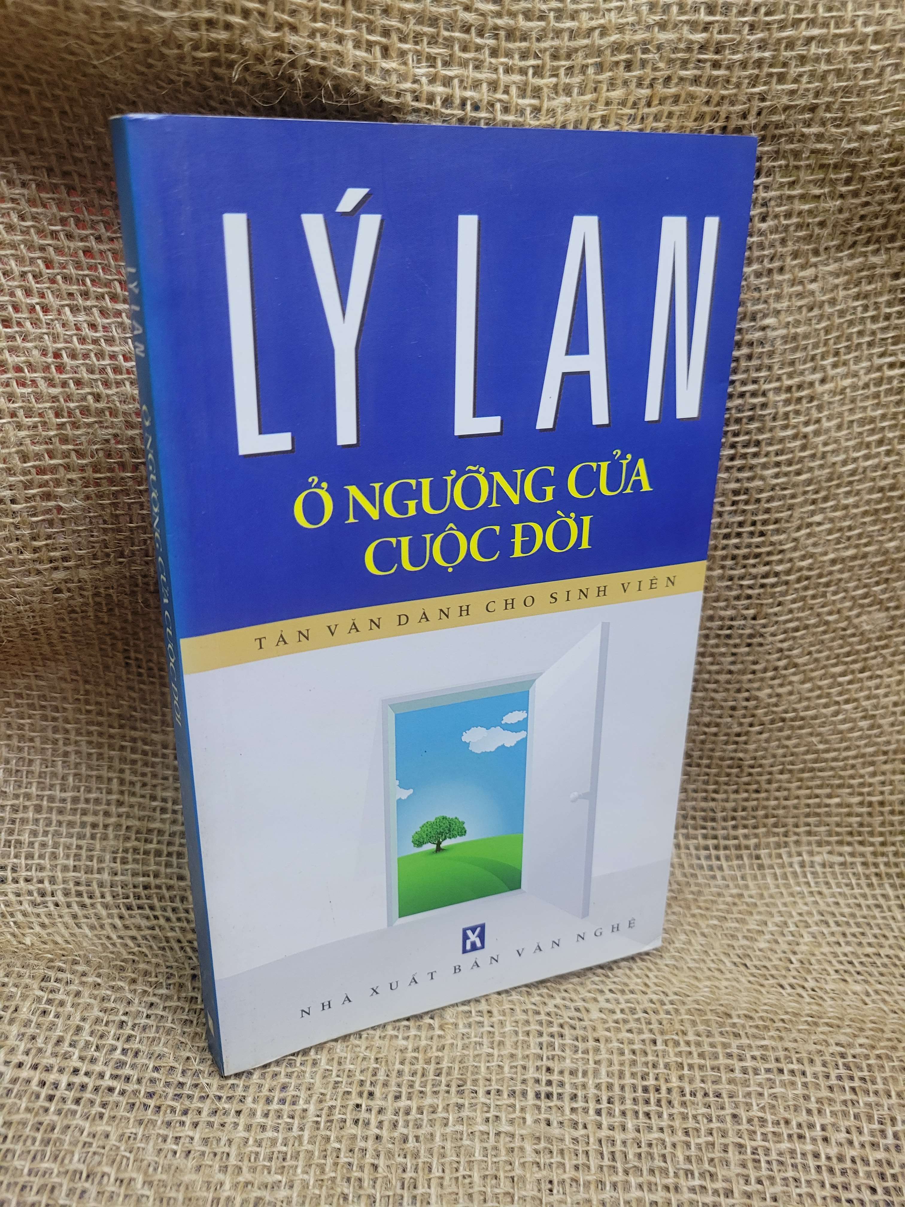 Ở ngưỡng cửa cuộc đời - Lý Lan 2010 mới 70% bẩn bìa, ố, có chữ viết (Sách kỹ năng) HCM