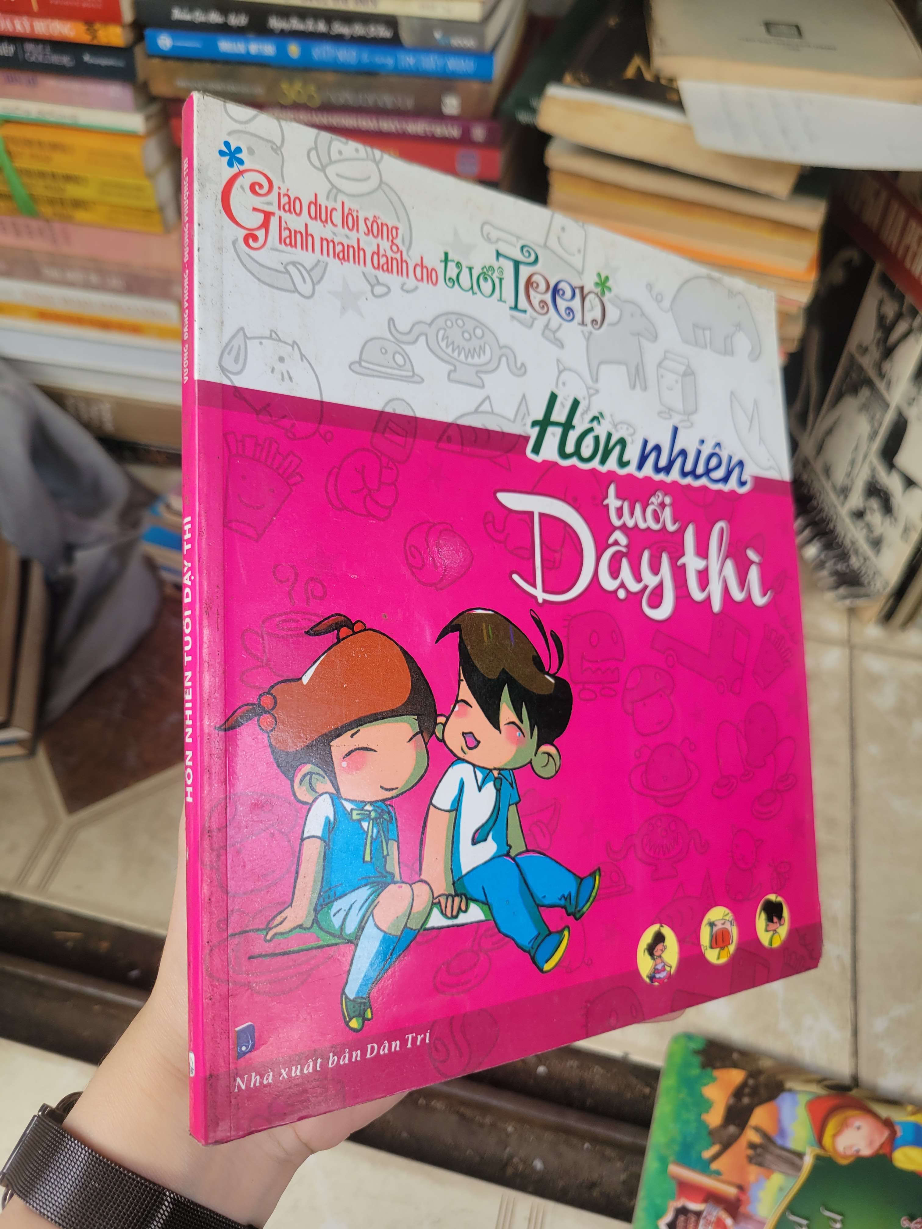 Hồn nhiên tuổi dậy thì - Vương Đăng Phong, Dương Phượng Tri sách màu 2012 mới 80% ố, bẩn bìa (Truyện tranh ) BGB