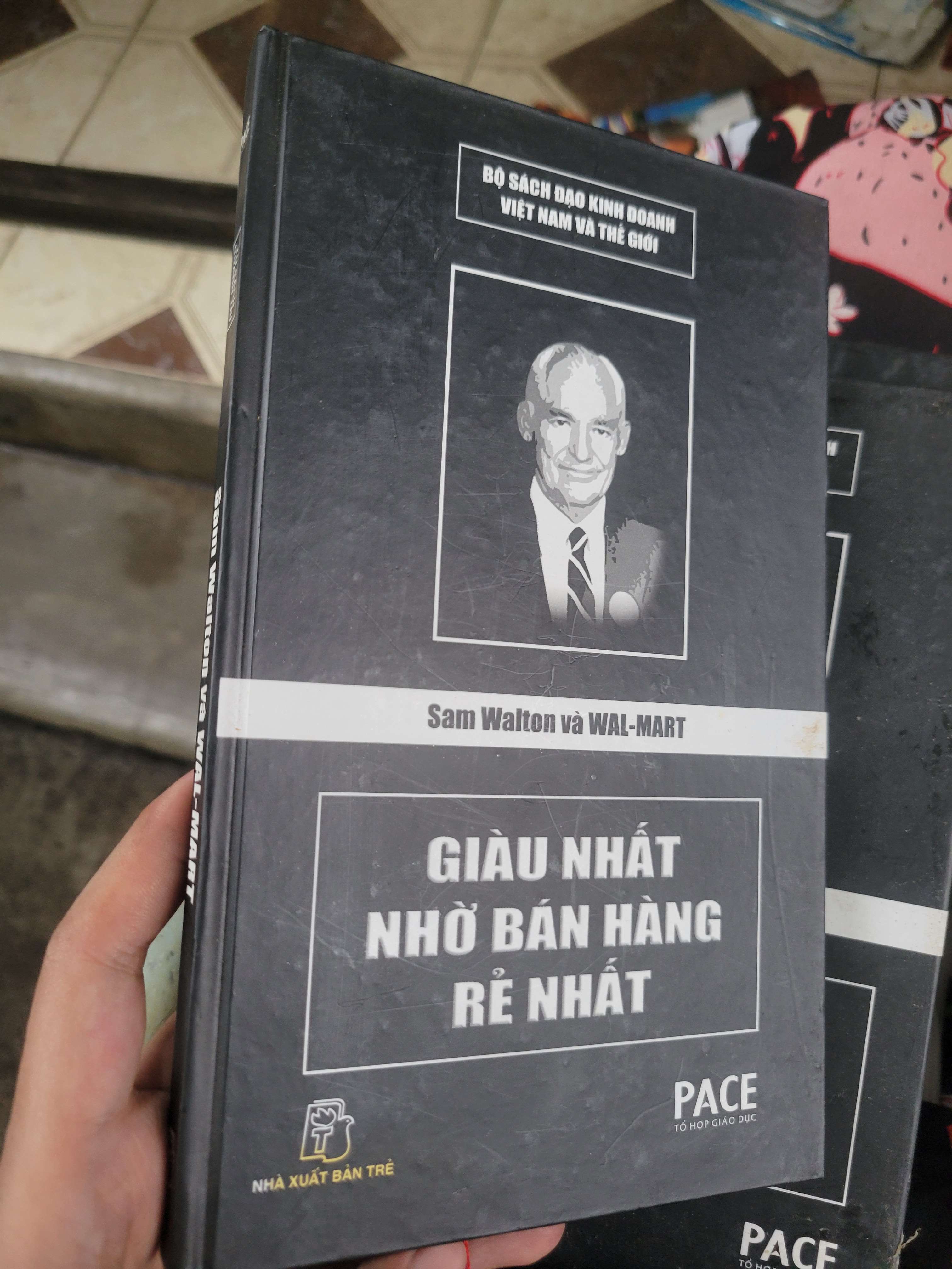 Sam Walton và WAL-MART - Giàu nhất nhờ bán hàng rẻ nhất bìa cứng 2007 mới 80% ố, bẩn bìa (Sách Danh nhân) BGB