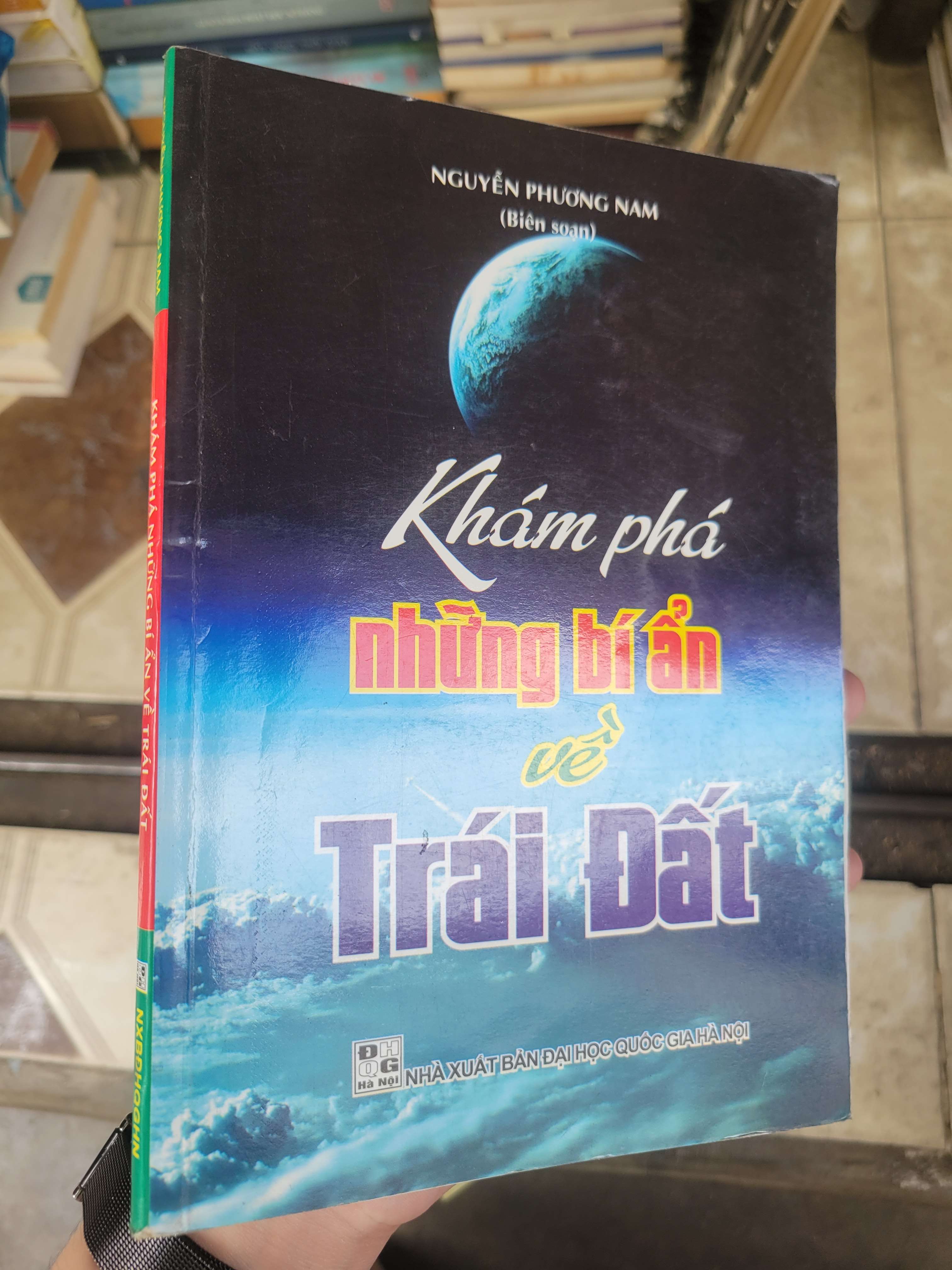 Khám phá những bí ẩn về Trái Đất - Nguyễn Phương Nam 2017 mới 60% bẩn bìa, ố, có mộc, có chữ viết, bung trang (Sách kiến thức tổng hợp) BGB