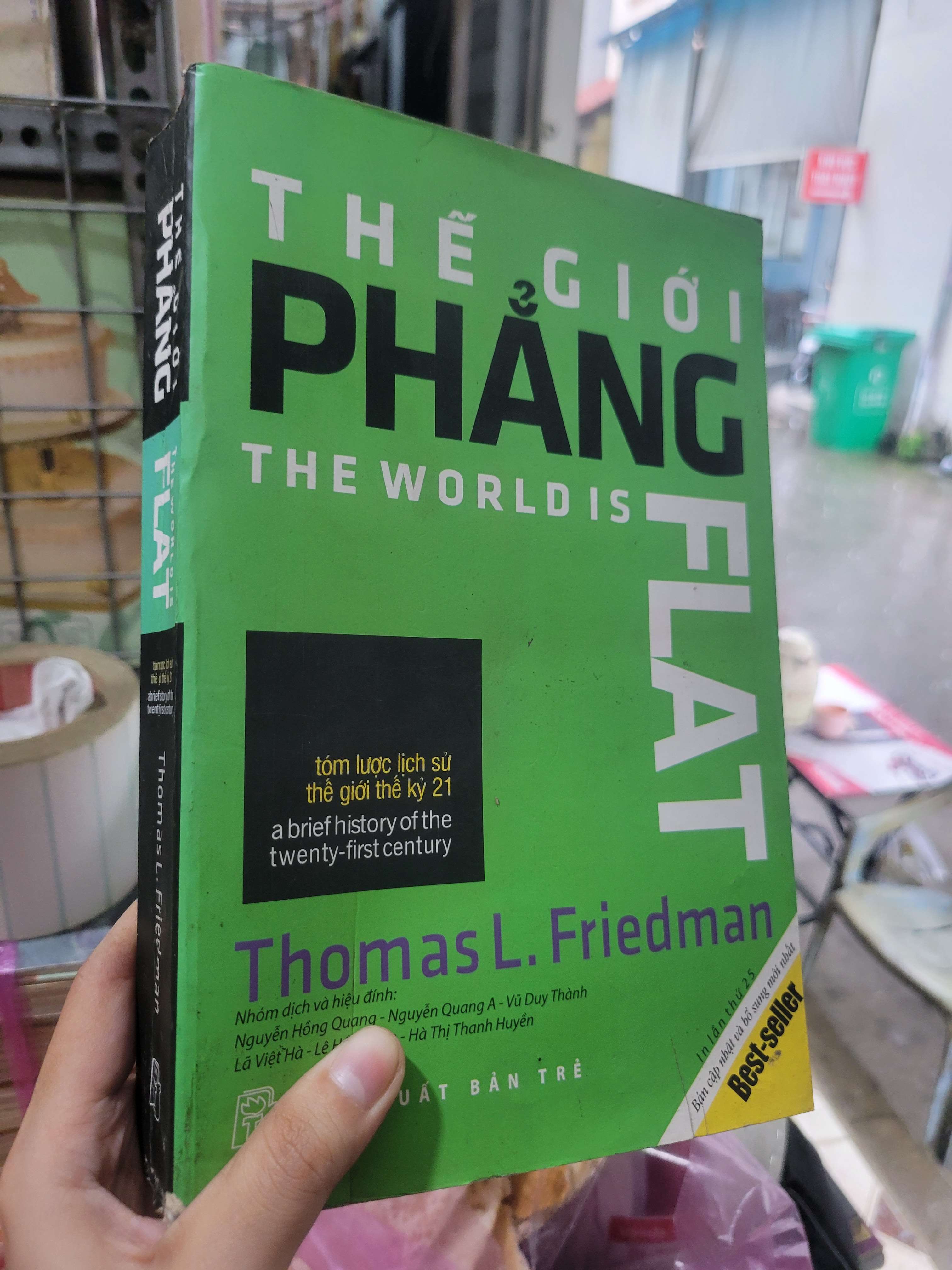 Thế giới phẳng - Thomas L. Friedman 2018 mới 80% ố, bẩn bìa (Sách chính trị - pháp lý) BGB (sách in)
