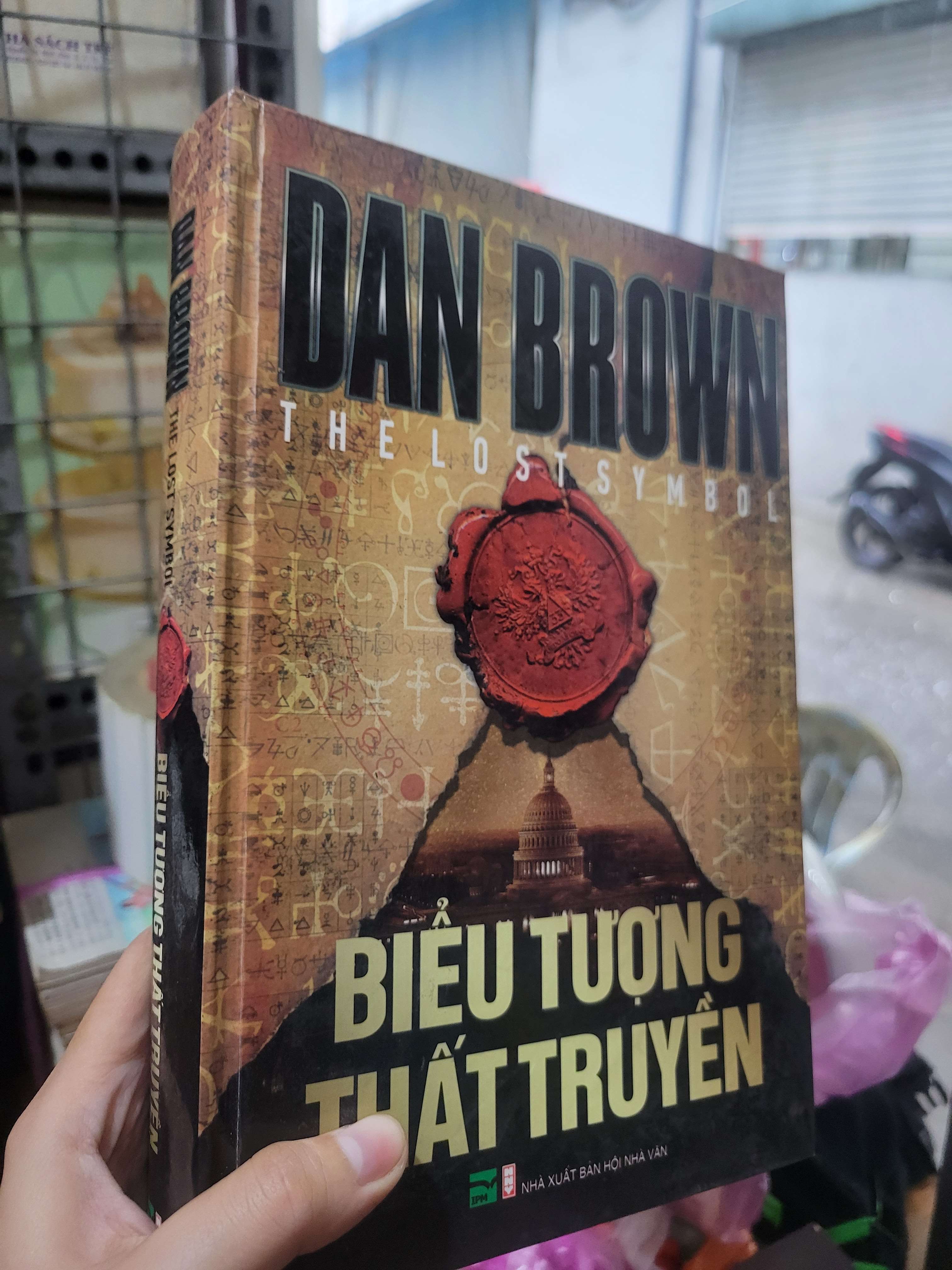 Biểu tượng thất truyền - Dan Brown bìa cứng 2010 mới 80% ố, bẩn bìa (Sách văn học) BGB
