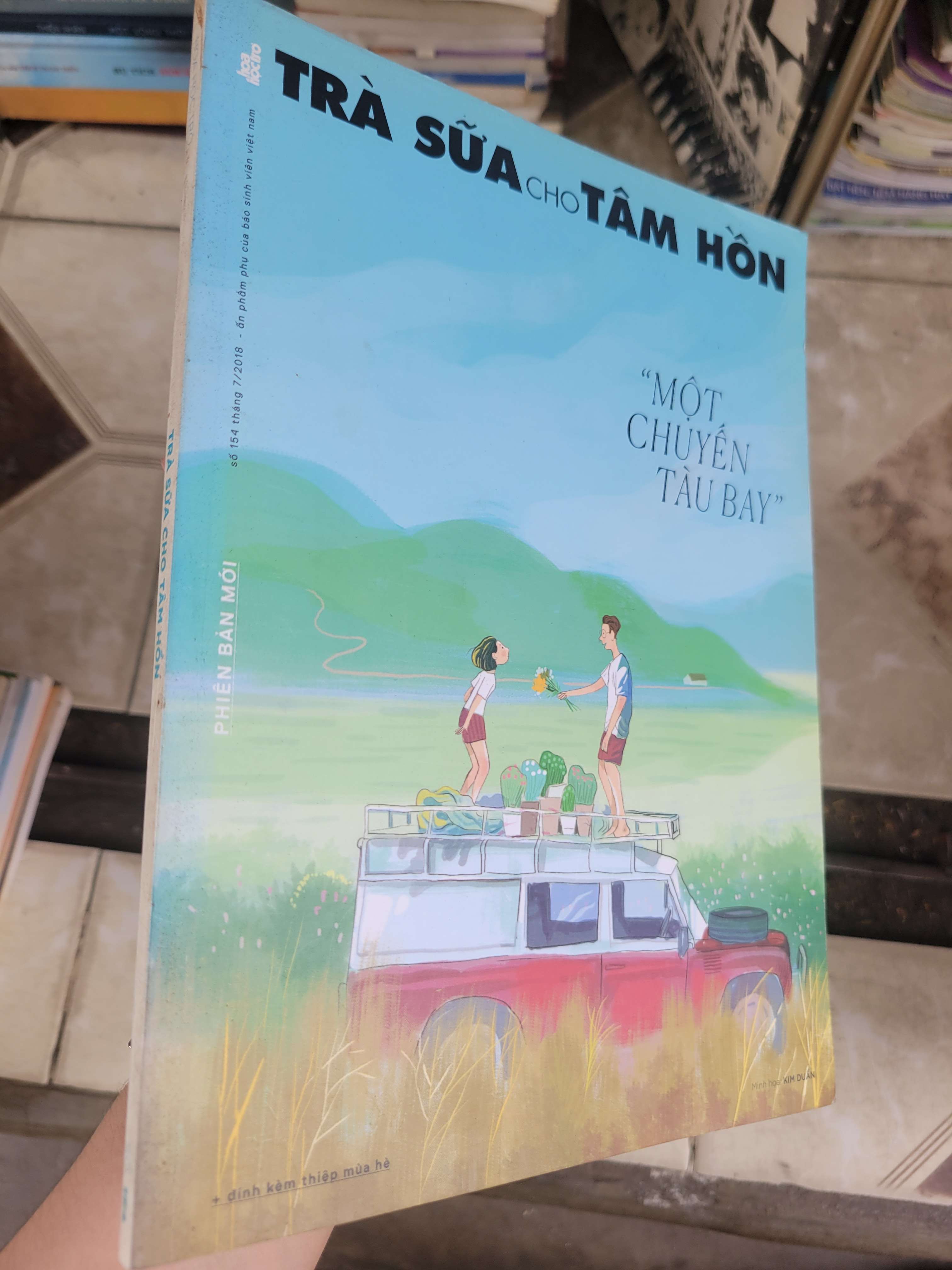 Trà sữa cho tâm hồn - Một chuyến tàu bay sách màu 2015 mới 80% ố, bẩn bìa (Sách văn học) BGB