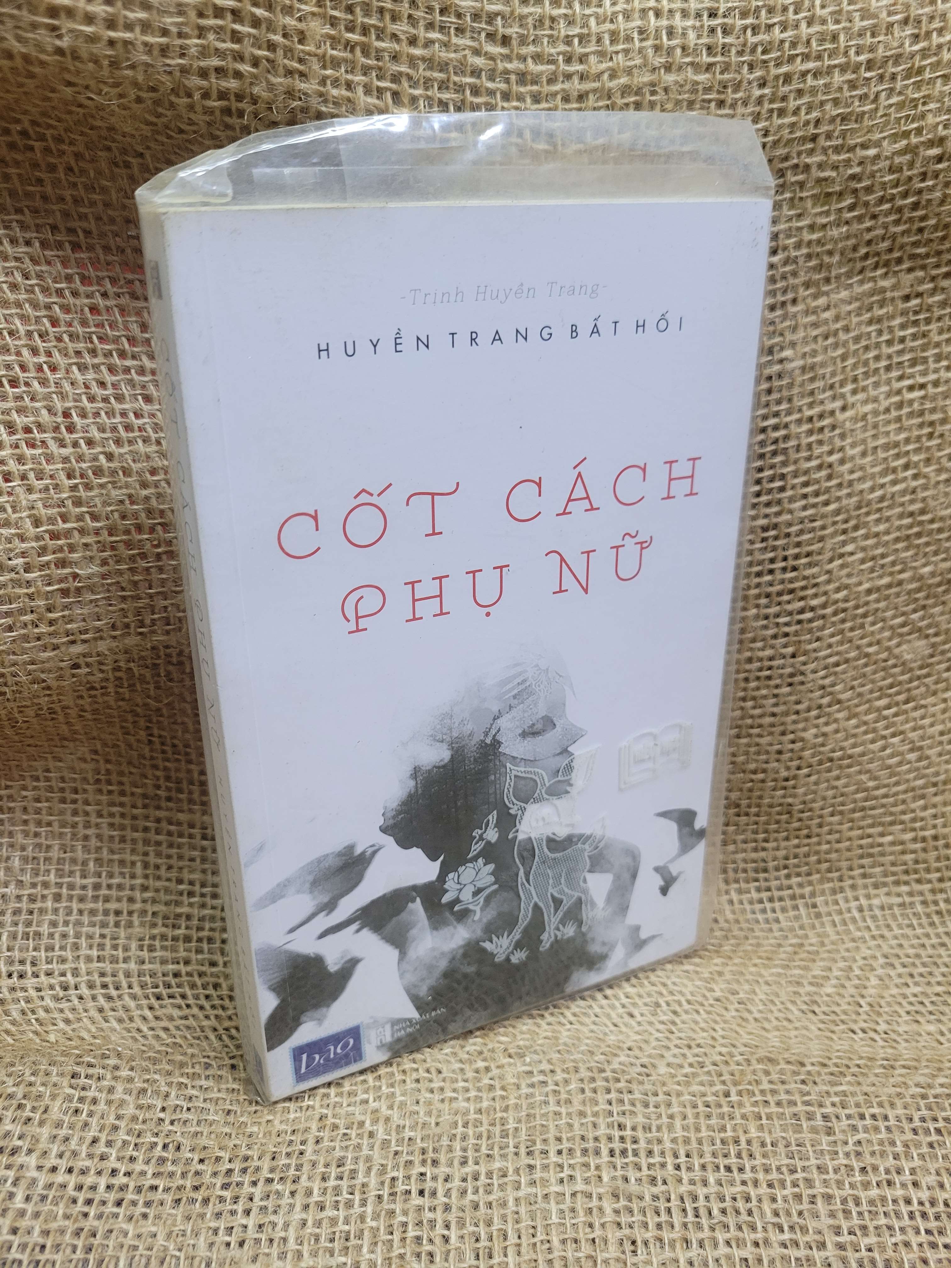 Cốt cách phụ nữ - Huyền Trang Bất Hối 2016 mới 80% ố, bẩn bìa (Sách văn học) HCM