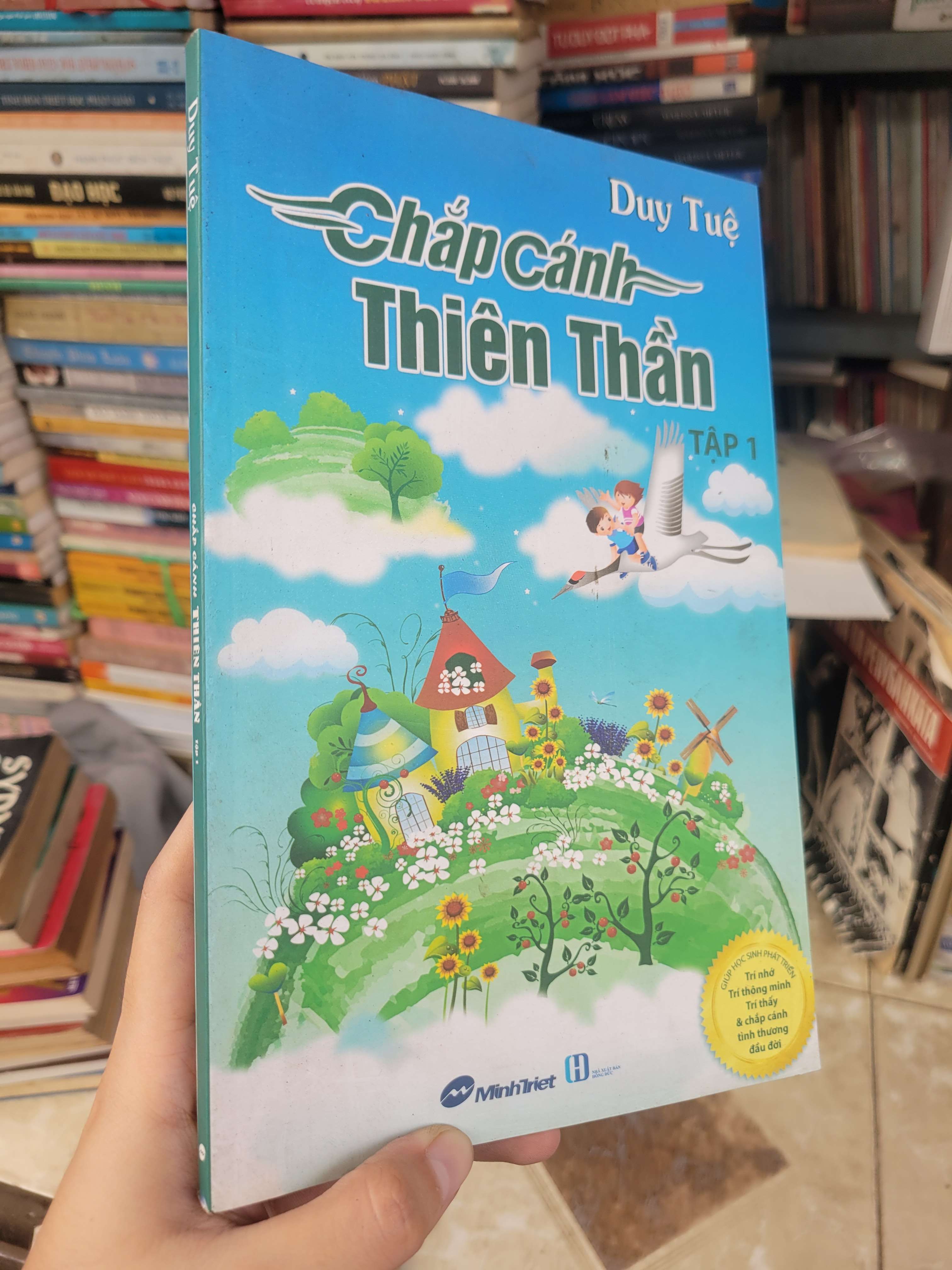 Chắp cánh thiên thần tập 1 - Duy Tuệ 2015 mới 80% ố, bẩn bìa (Sách văn học) BGB
