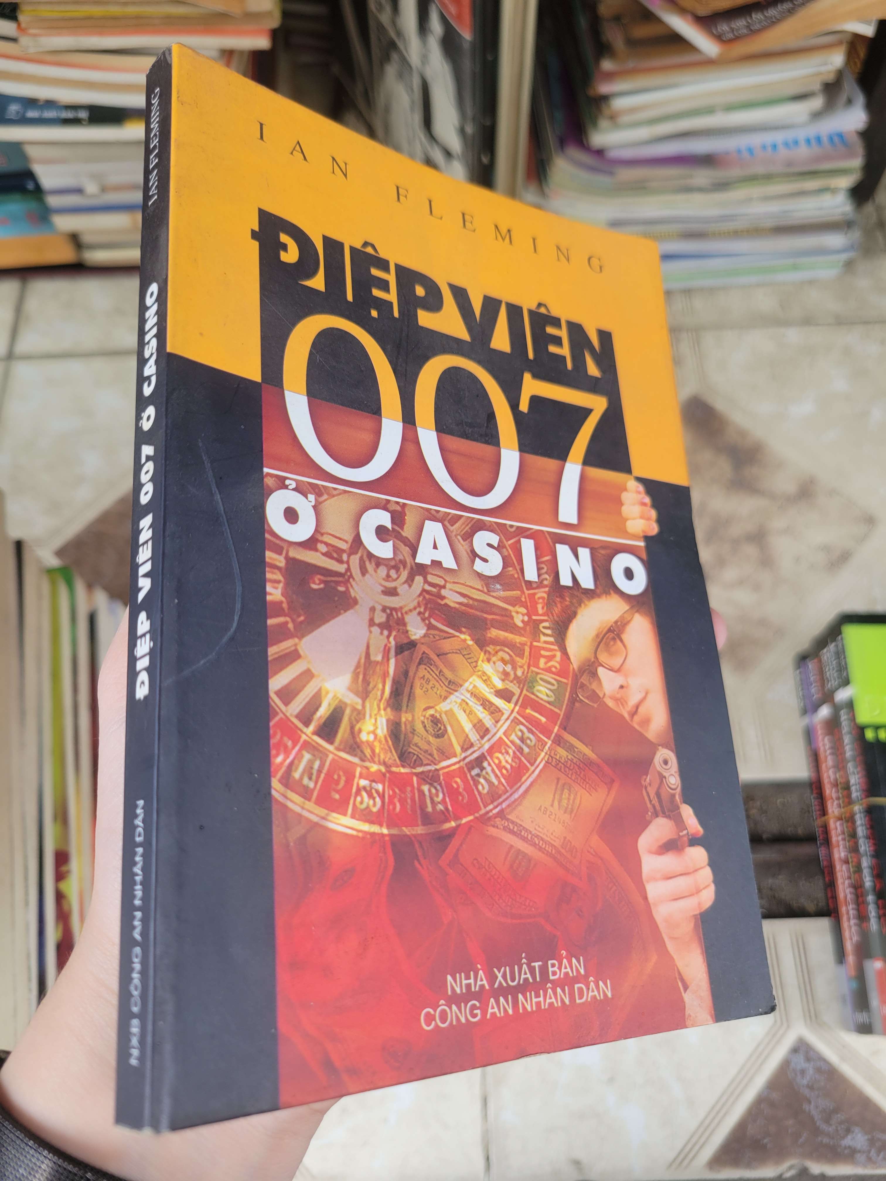 Điệp viên 007 ở Casino - Ian Fleming 2004 mới 80% ố, bẩn bìa (Sách văn học) BGB