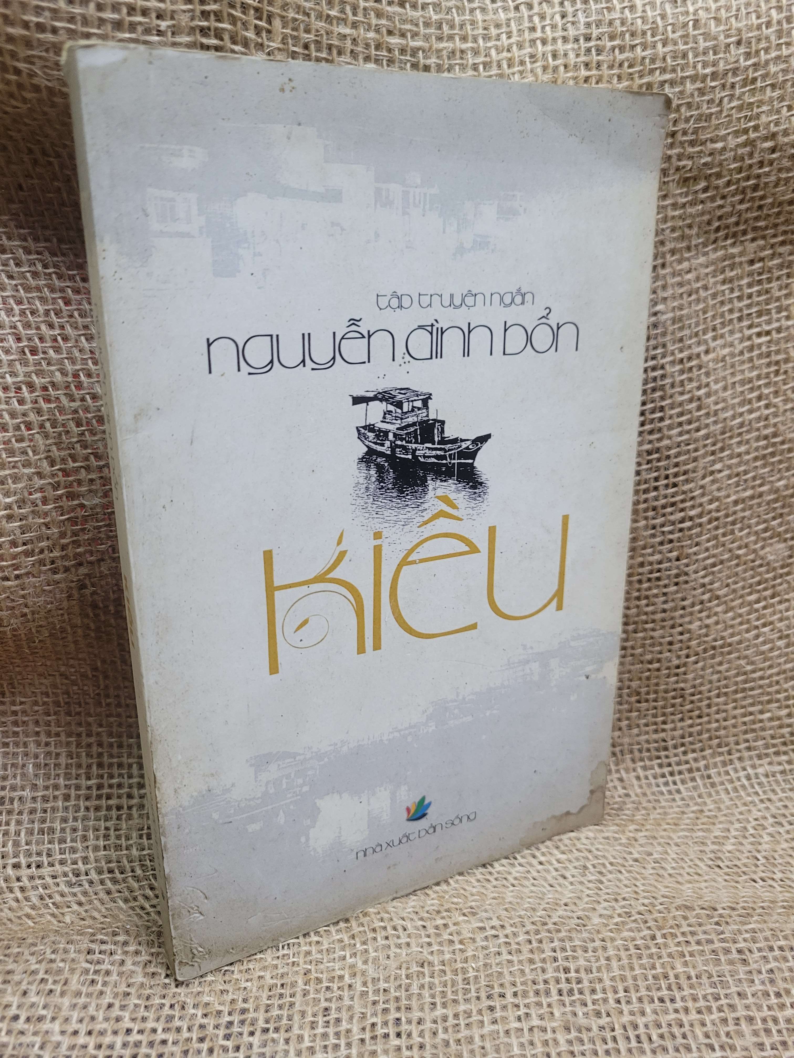 Kiều - Nguyễn Đình Bổn mới 70% bẩn bìa, ố, có chữ viết (Sách văn học) HCM
