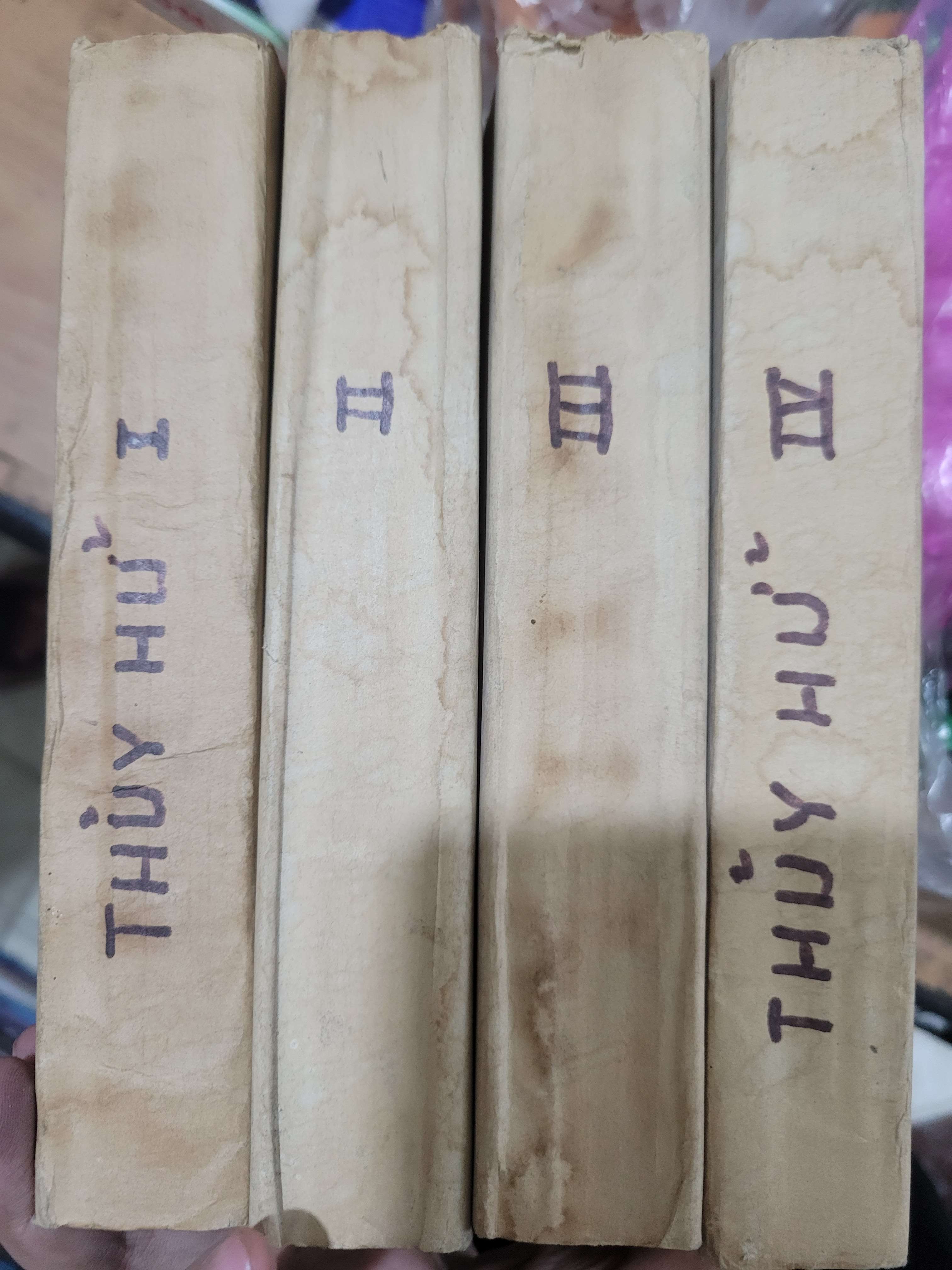 4 cuốn Thủy Hử - Thi Nại Am mới 70% ố, bẩn bìa (Sách văn học) BGB