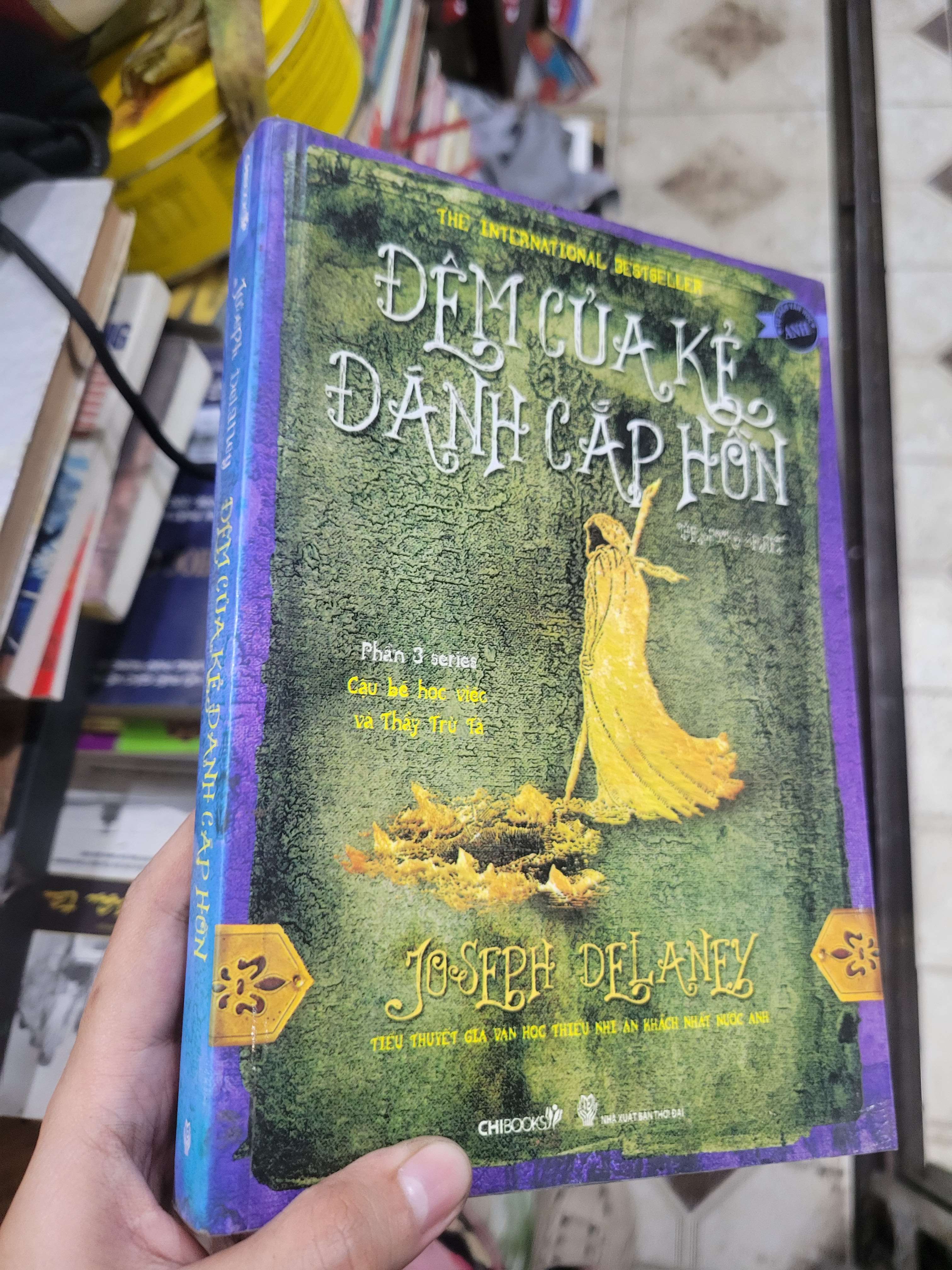 Đêm của kẻ đánh cắp hồn - Joseph Delaney 2012 mới 80% ố, bẩn bìa (Sách văn học) BGB
