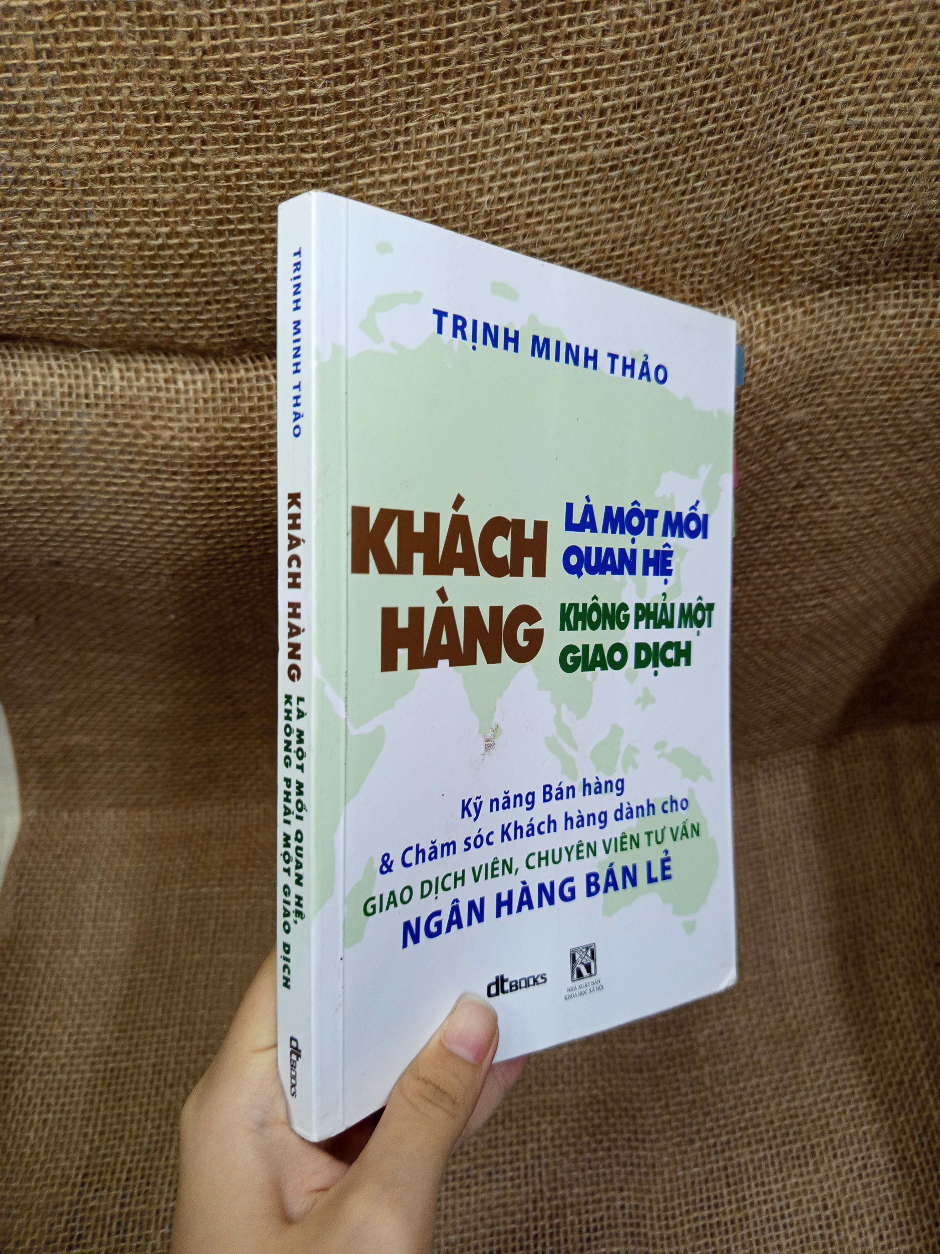 Khách hàng là một mối quan hệ không phải một giao dịch - Trịnh Minh Thảo 2018 mới 80% bẩn bìa, ố (Kinh doanh - Marketing) HCM