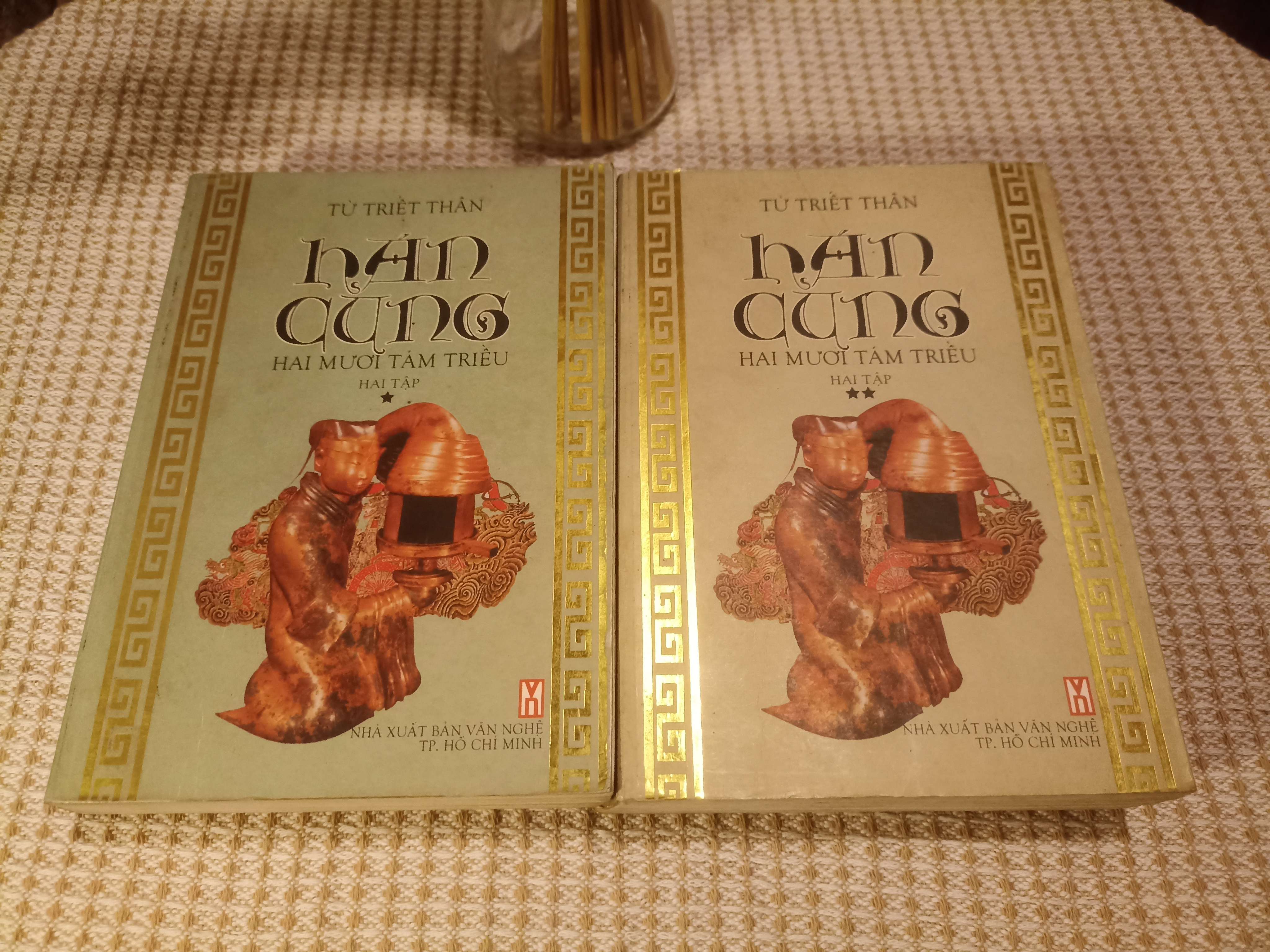 Hán Cung hai mươi tám triều - Từ Triết Thân (Bộ 2 tập) (Sách lịch sử - triết học) NSX