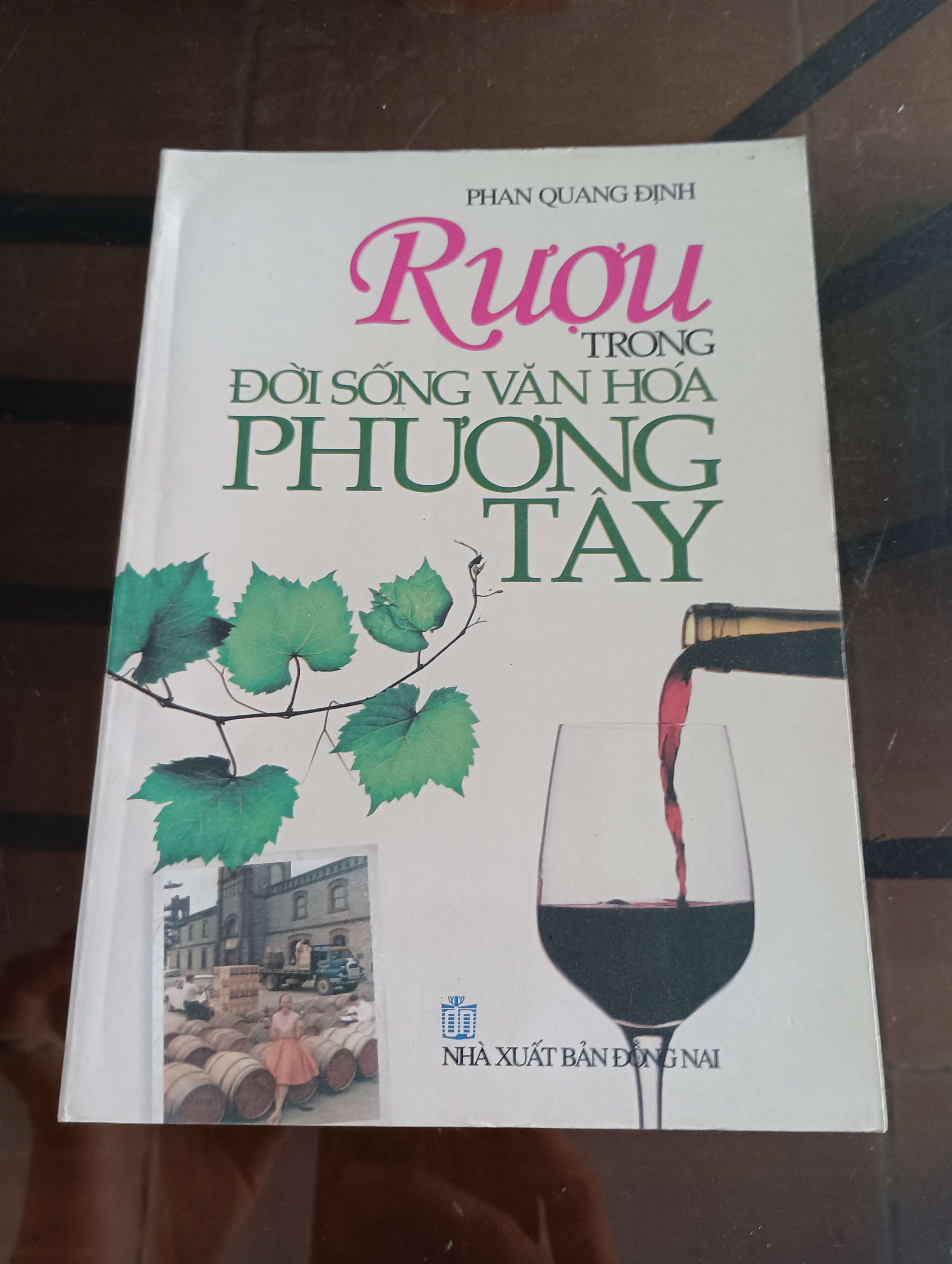 Rượu trong đời sống văn hóa phương Tây - Phan Quang Định 2011 (Sách kiến thức tổng hợp) VAVO