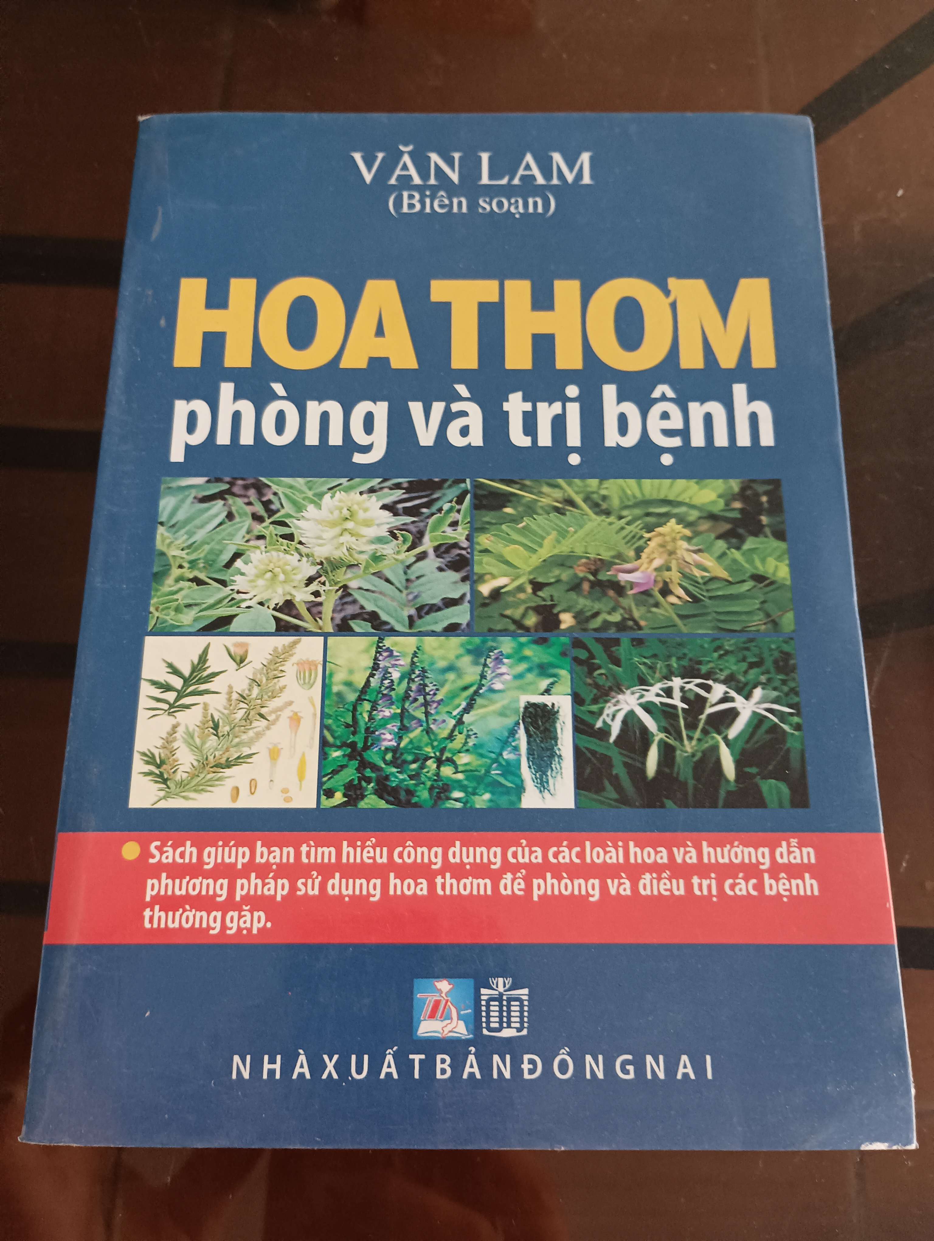 Hoa thơm phòng và trị bệnh - Văn Lam 2011 (Sách Y học - Sức khỏe - Thể thao) VAVO