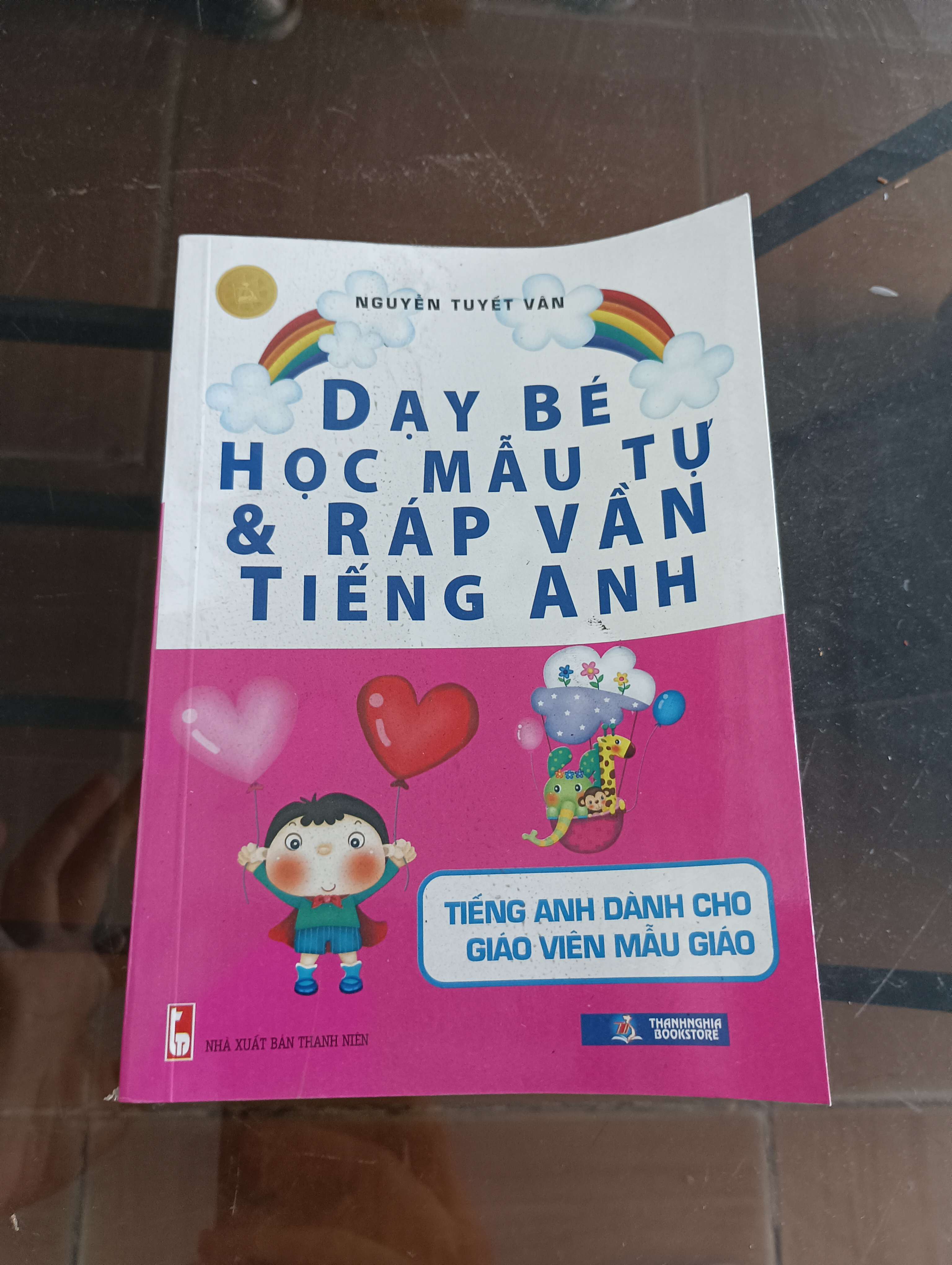 Dạy Bé Học Mẫu Tự & Ráp Vần Tiếng Anh (Tiếng Anh Dành Cho Giáo Viên Mẫu Giáo) - Nguyễn Tuyết Vân 2006 (Sách học ngoại ngữ) VAVO