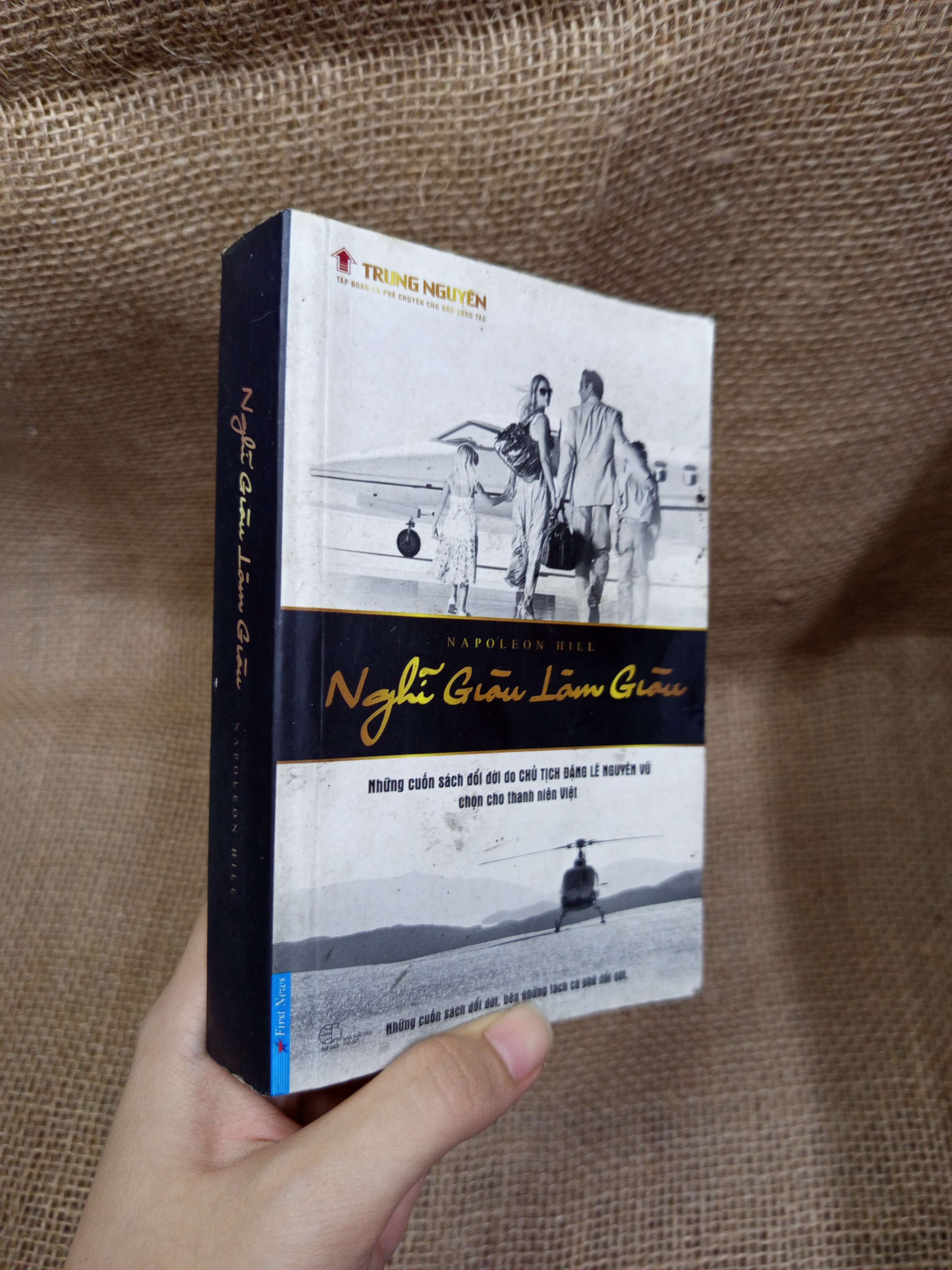 Nghĩ giàu làm giàu - Napoleon Hill 2015 mới 70% bẩn bìa, ố, có chữ (Sách kỹ năng) HLSC