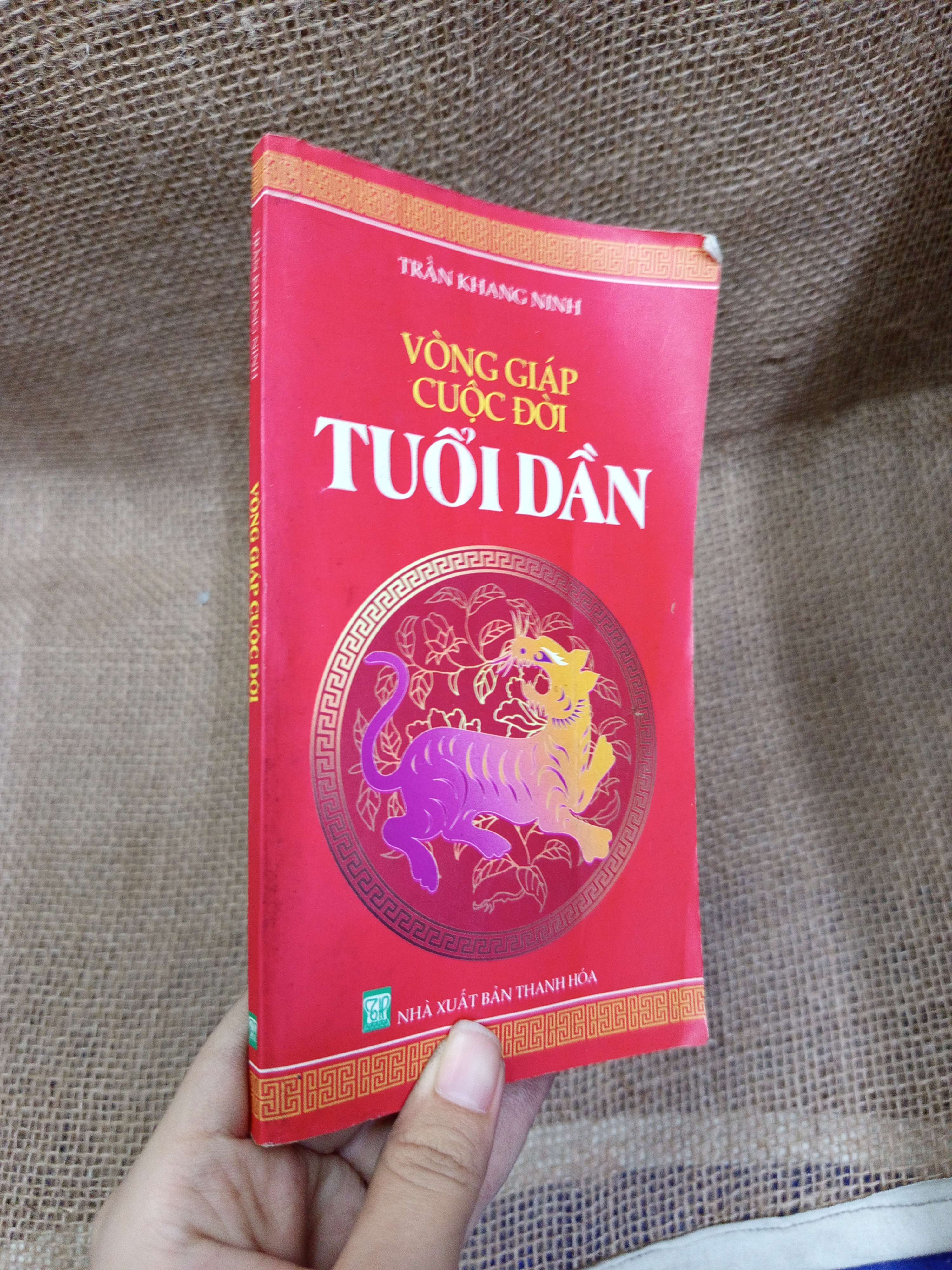 Vòng giáp cuộc đời tuổi Dần - Trần Khang Minh 2009 mới 80% bẩn bìa, ố (Sách tôn giáo - tâm linh) HLSC