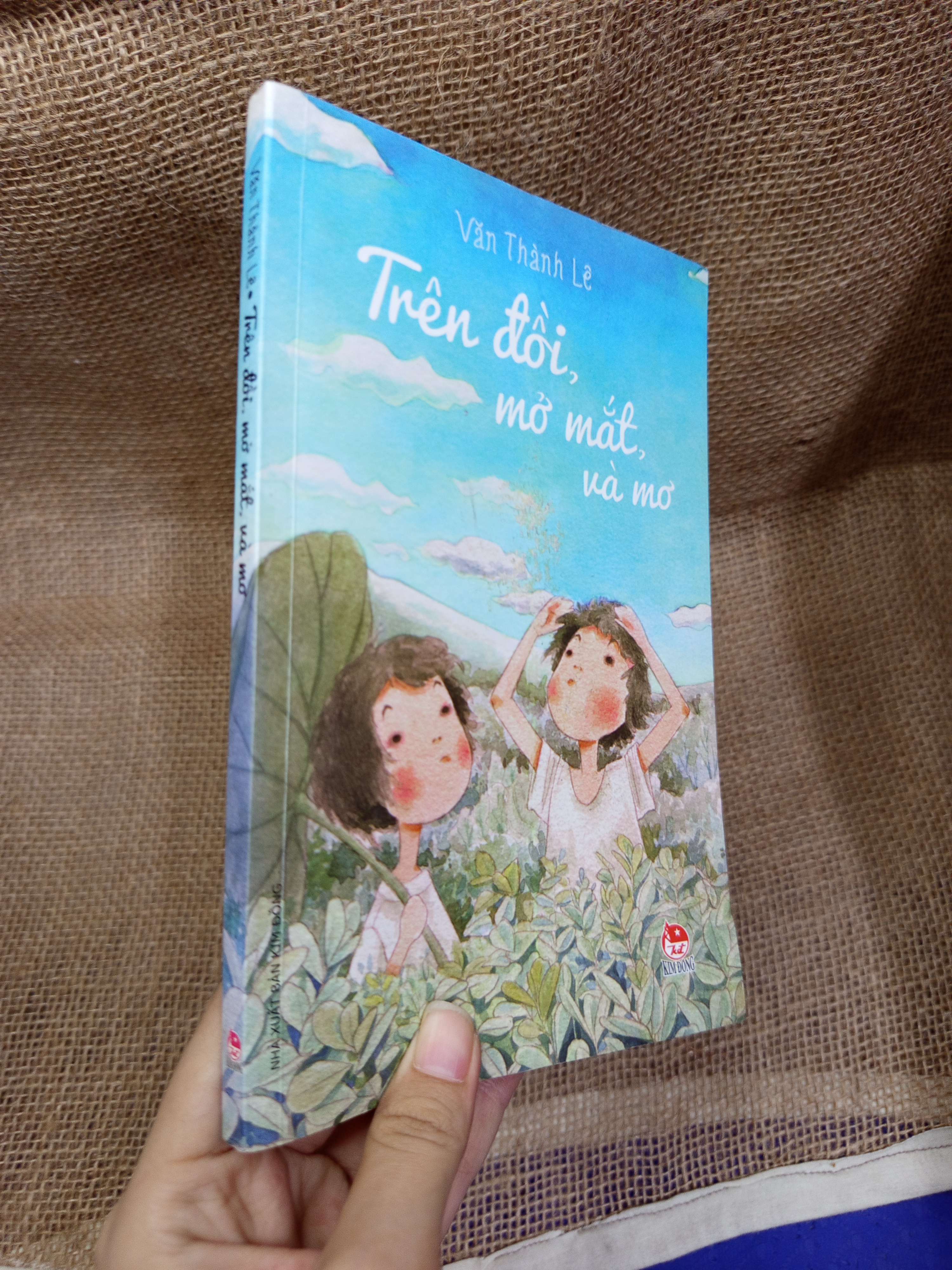 Trên đồi, mở mắt và mơ - Văn Thành Lê 2017 mới 70% bẩn bìa, ố, có chữ (Sách văn học) HLSC