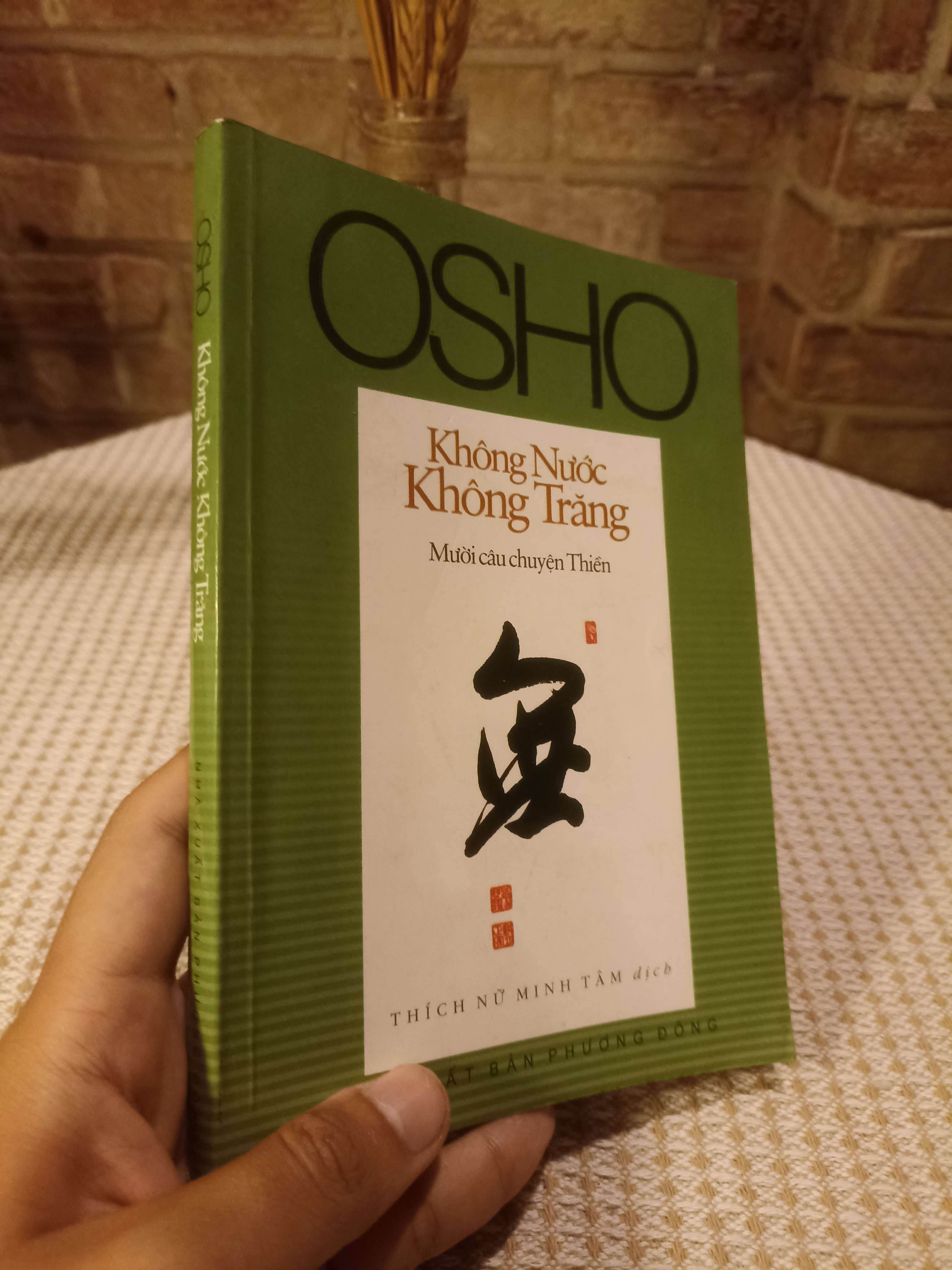 Không nước không trăng: Mười câu chuyện thiền - OSHO (Sách tôn giáo - tâm linh) NSX