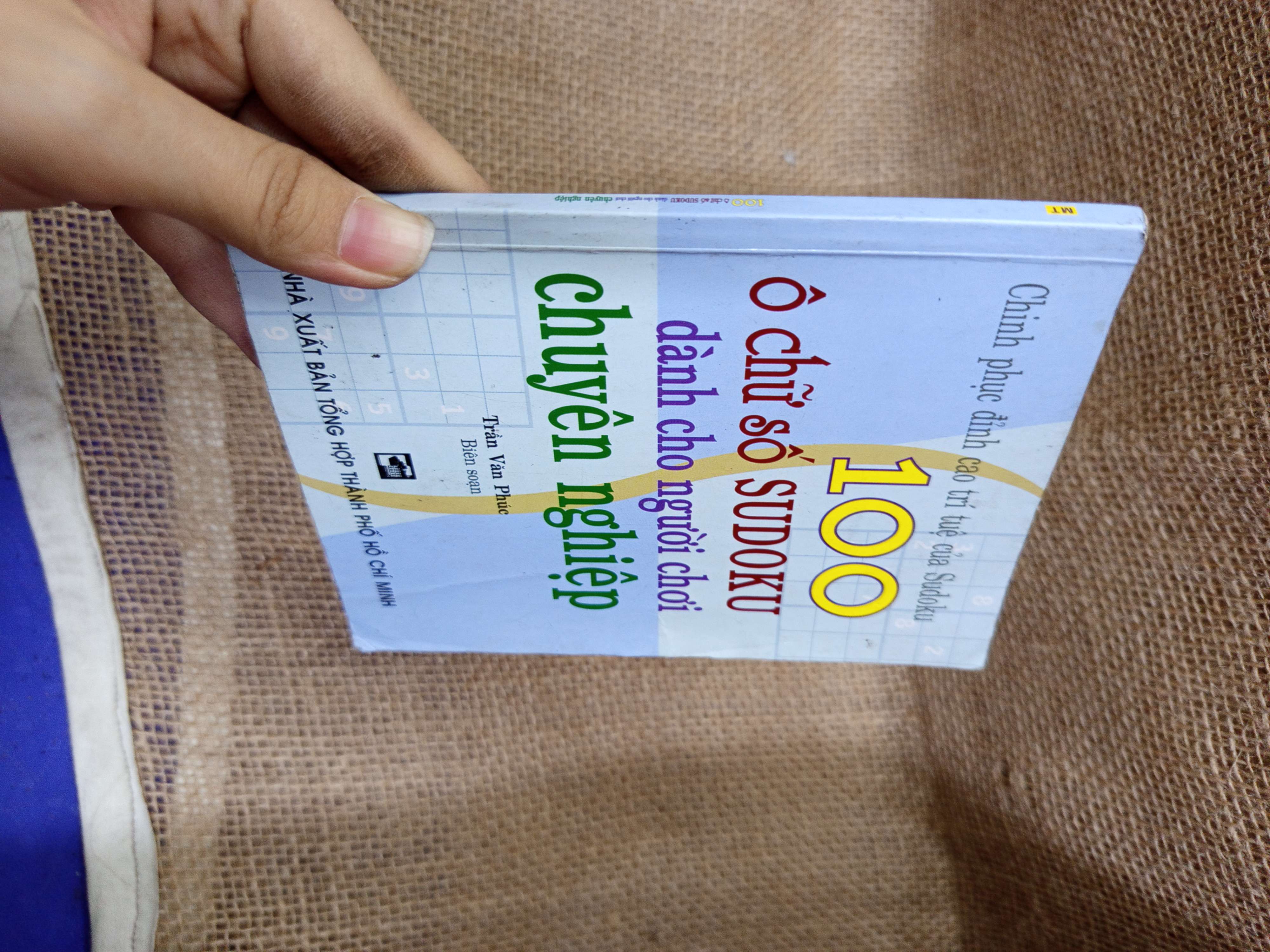 100 ô chữ số sudoku dành cho người chơi chuyên nghiệp - Trần Văn Phúc mới 80% bẩn bìa, ố (Sách kiến thức tổng hợp) HLSC