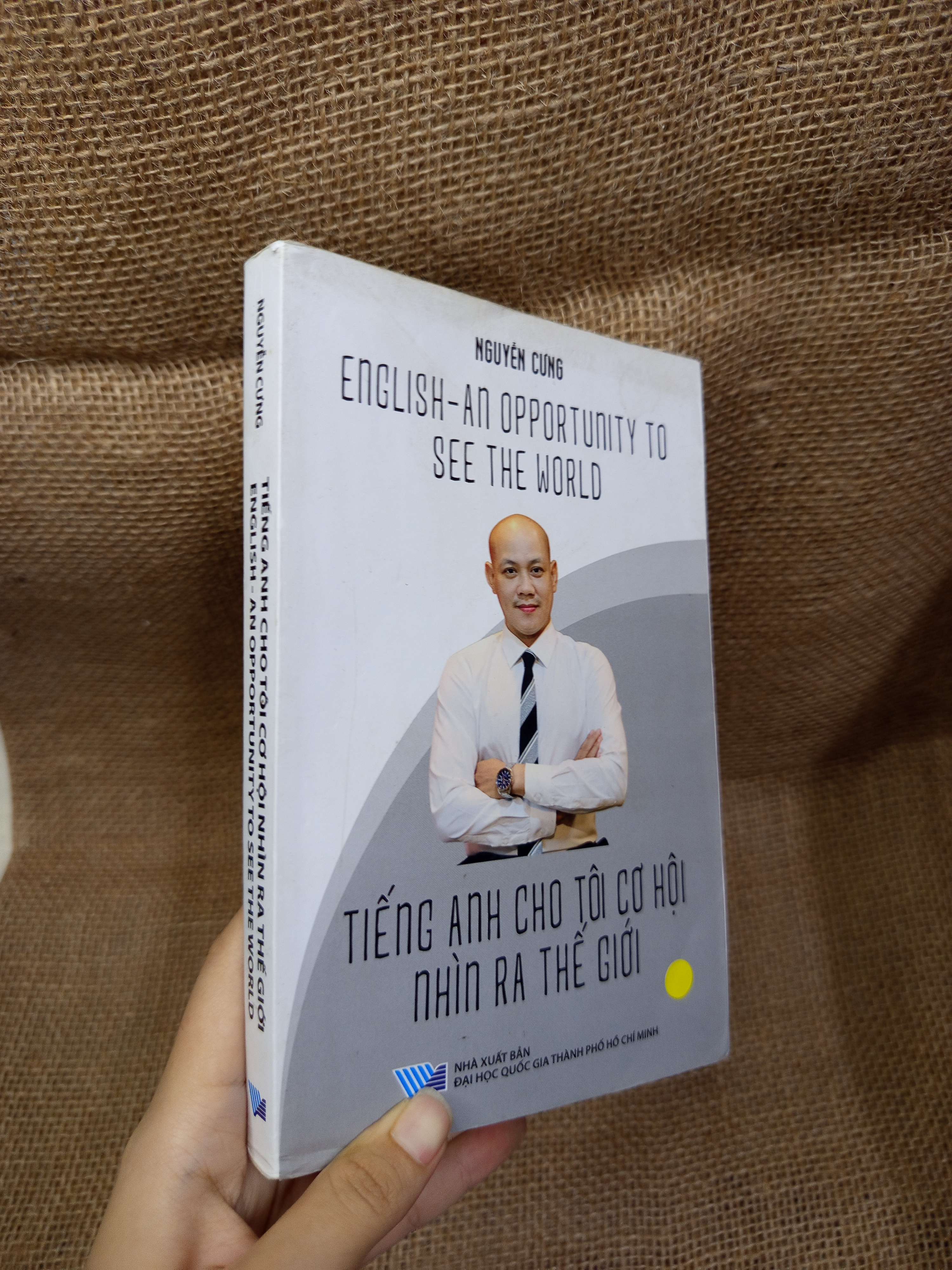 Tiếng anh cho tôi cơ hội nhìn ra thế giới - Nguyễn Cưng 2021 mới 70% bẩn bìa, ố, highlight, gạch chân (Sách kỹ năng) HCM