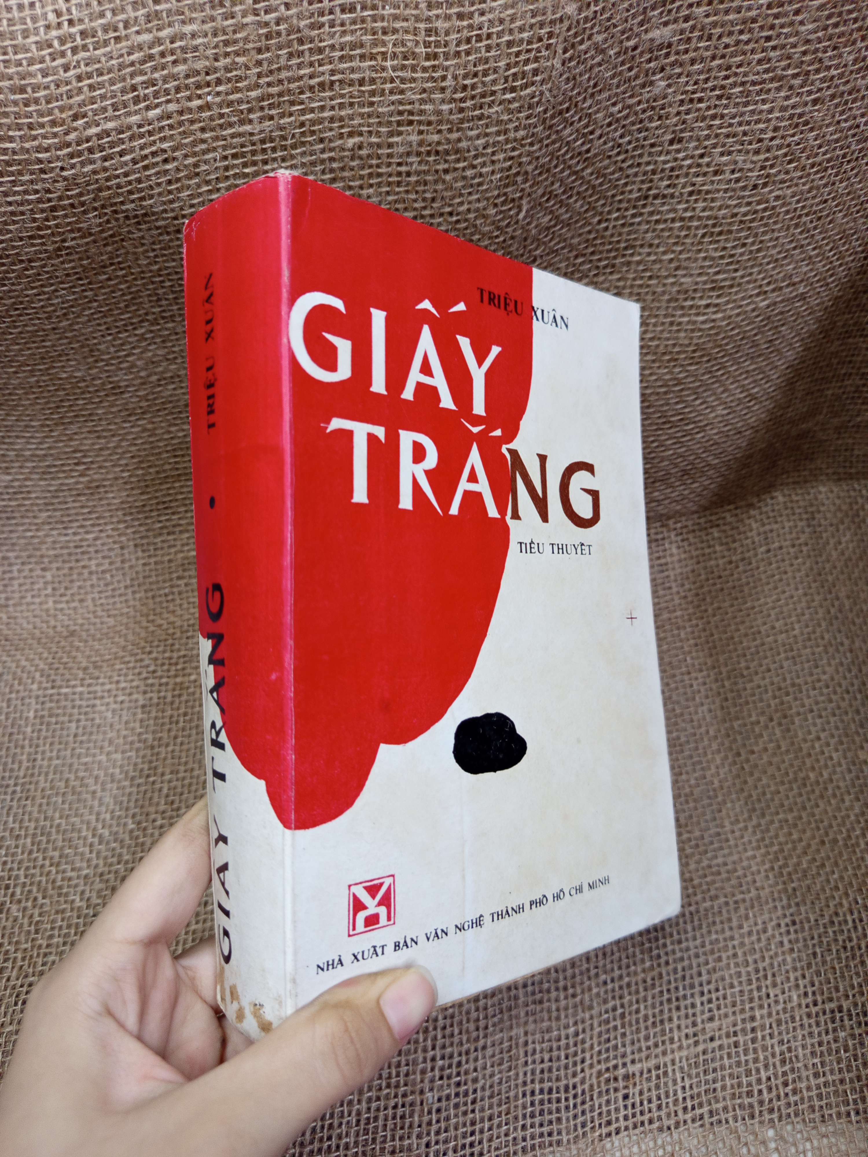 Giấy trắng - Triệu Xuân 1985 mới 80% bẩn bìa, ố (Sách văn học) HCM