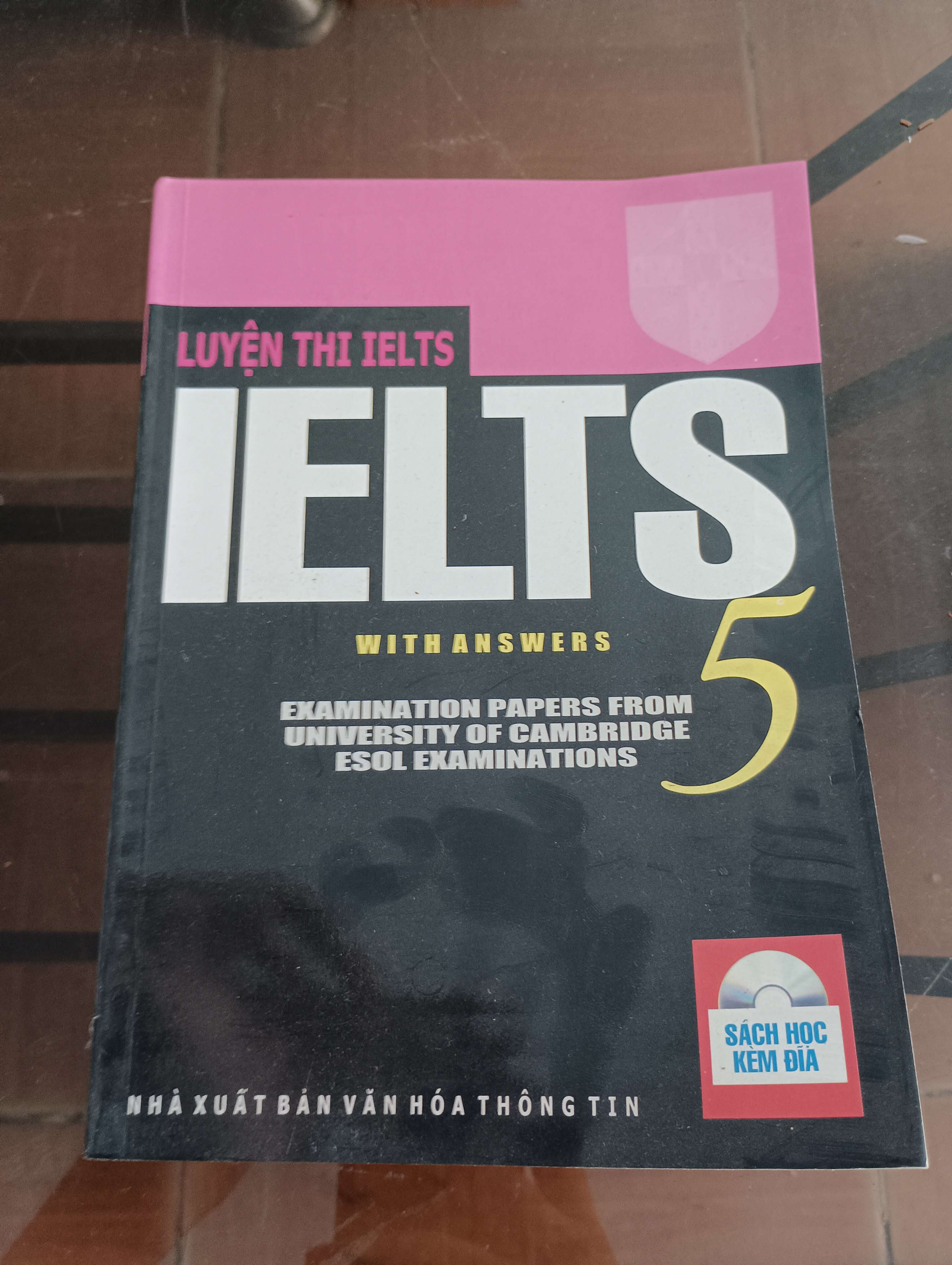 Luyện Thi IELTS 5 (Cambridge IELTS 5 With Answers) - University of Cambridge ESOL Examinations 2009 (Sách học ngoại ngữ) VAVO