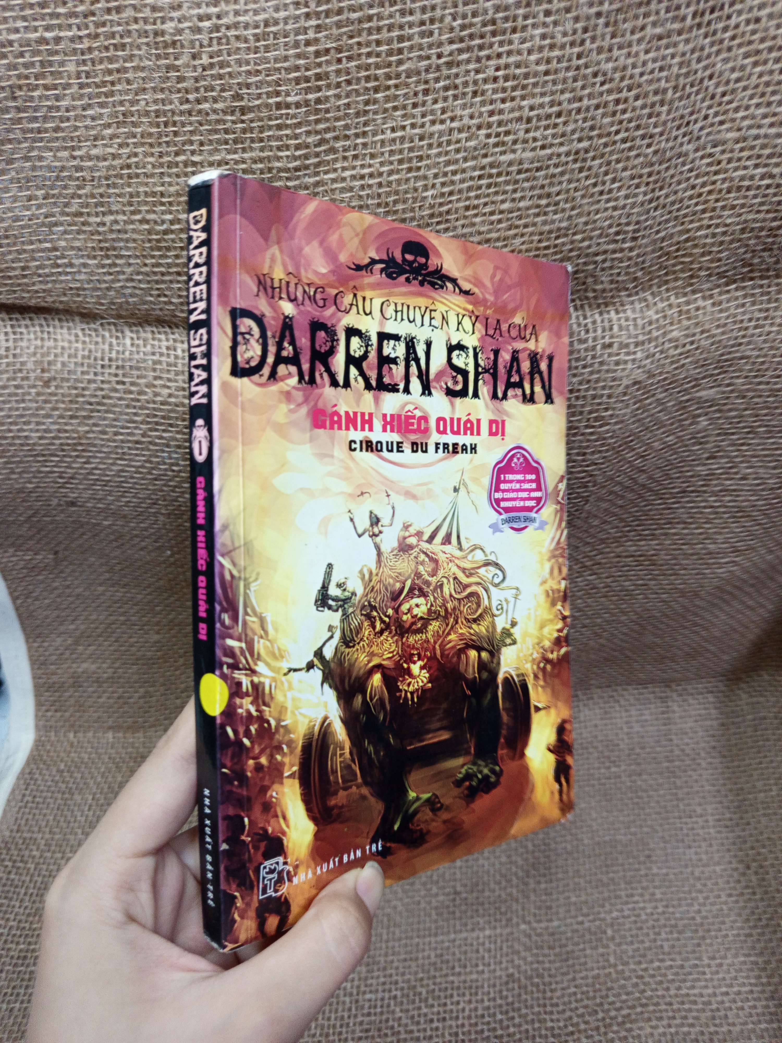Gánh xiếc quái dị - Darren Shan 2011 mới 80% bẩn bìa, ố, tróc gáy (Sách văn học) HCM