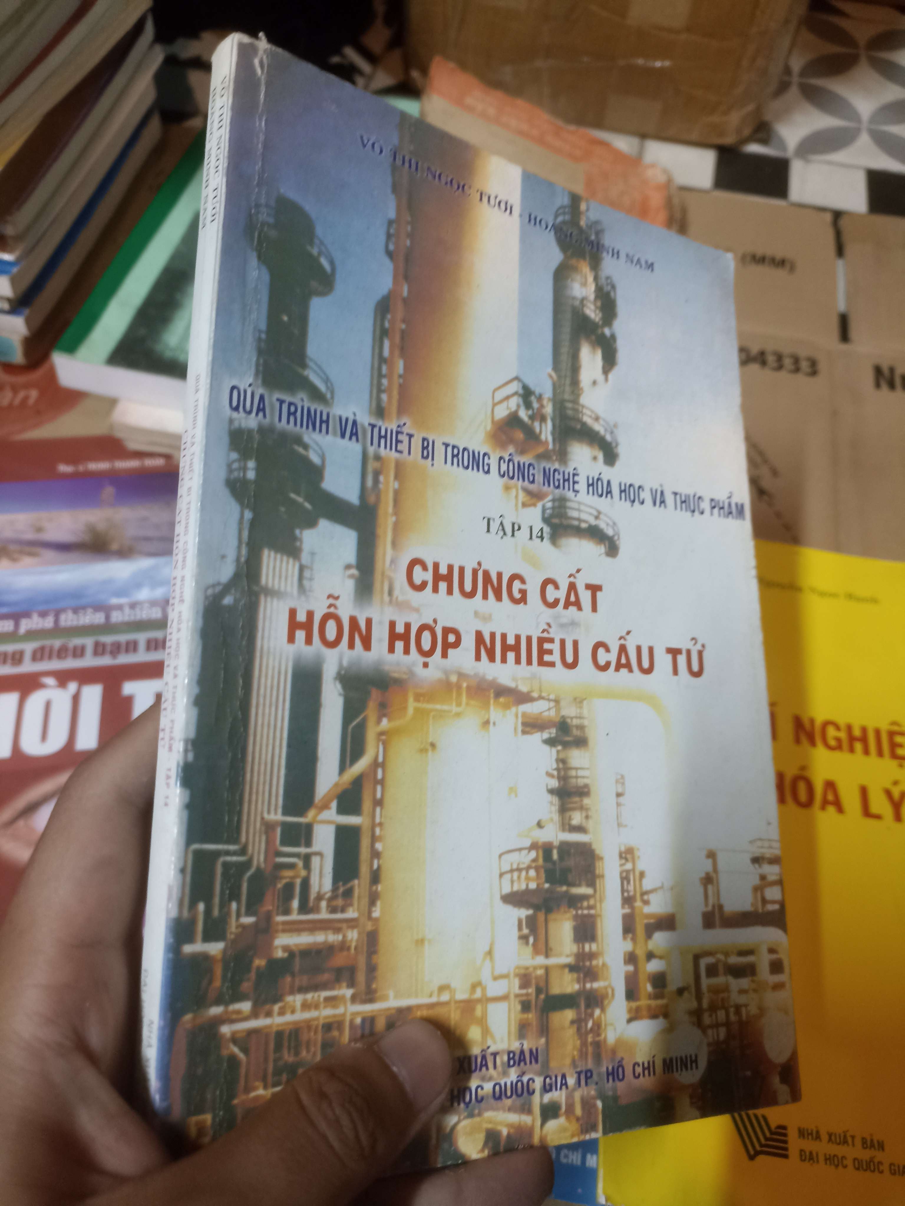 QUÁ TRÌNH VÀ THIẾT BỊ TRONG CÔNG NGHỆ HÓA HỌC VÀ THỰC PHẨM: chưng cất hỗn hợp nhiều cấu tử - Võ Thị Ngọc Tươi (Sách giáo khoa - giáo trình) NSX