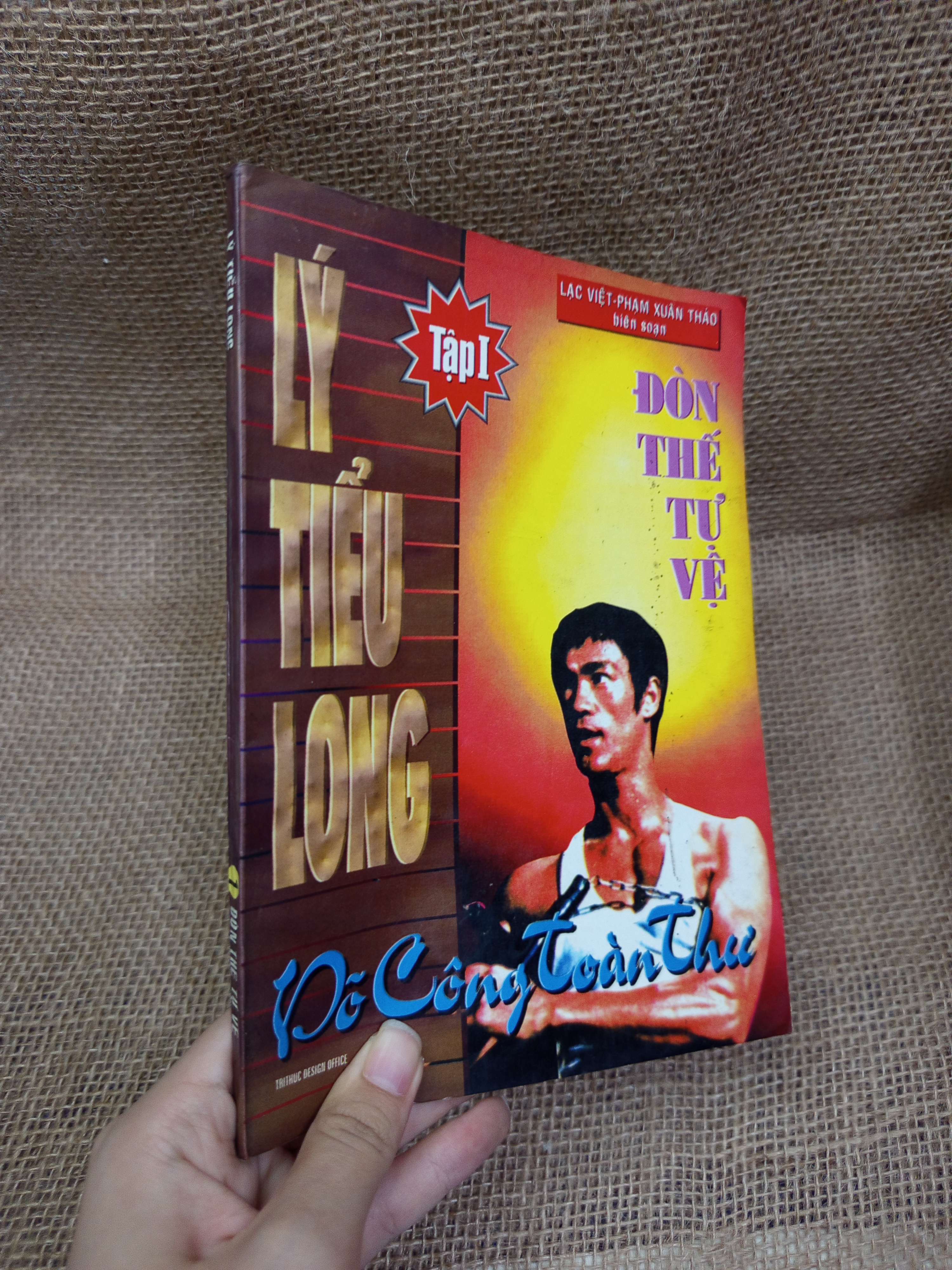 Đòn thế tự vệ - Lý Tiểu Long 1997 mới 80% bẩn bìa, ố (Sách kiến thức tổng hợp) HCM