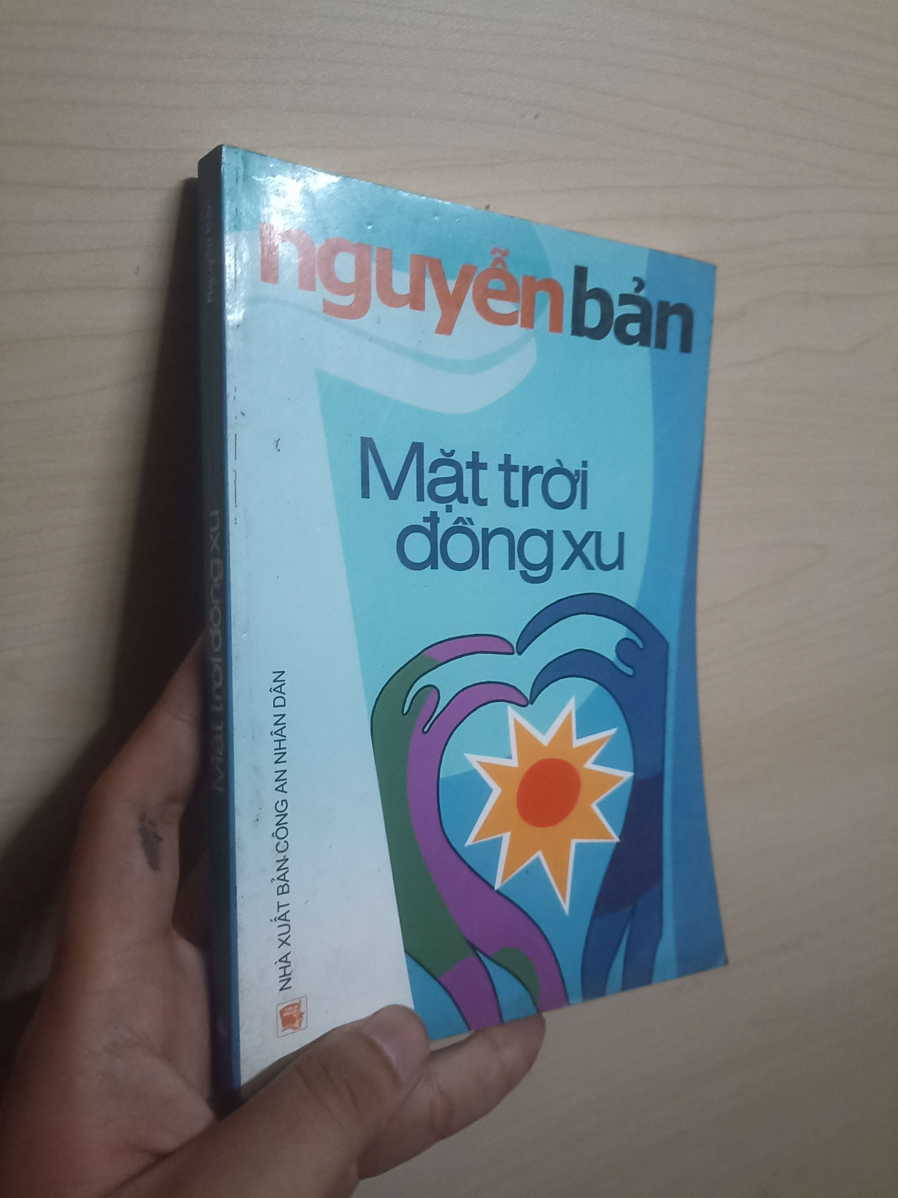 Mặt trời đồng xu - Nguyễn Bản (Sách văn học) VAVO