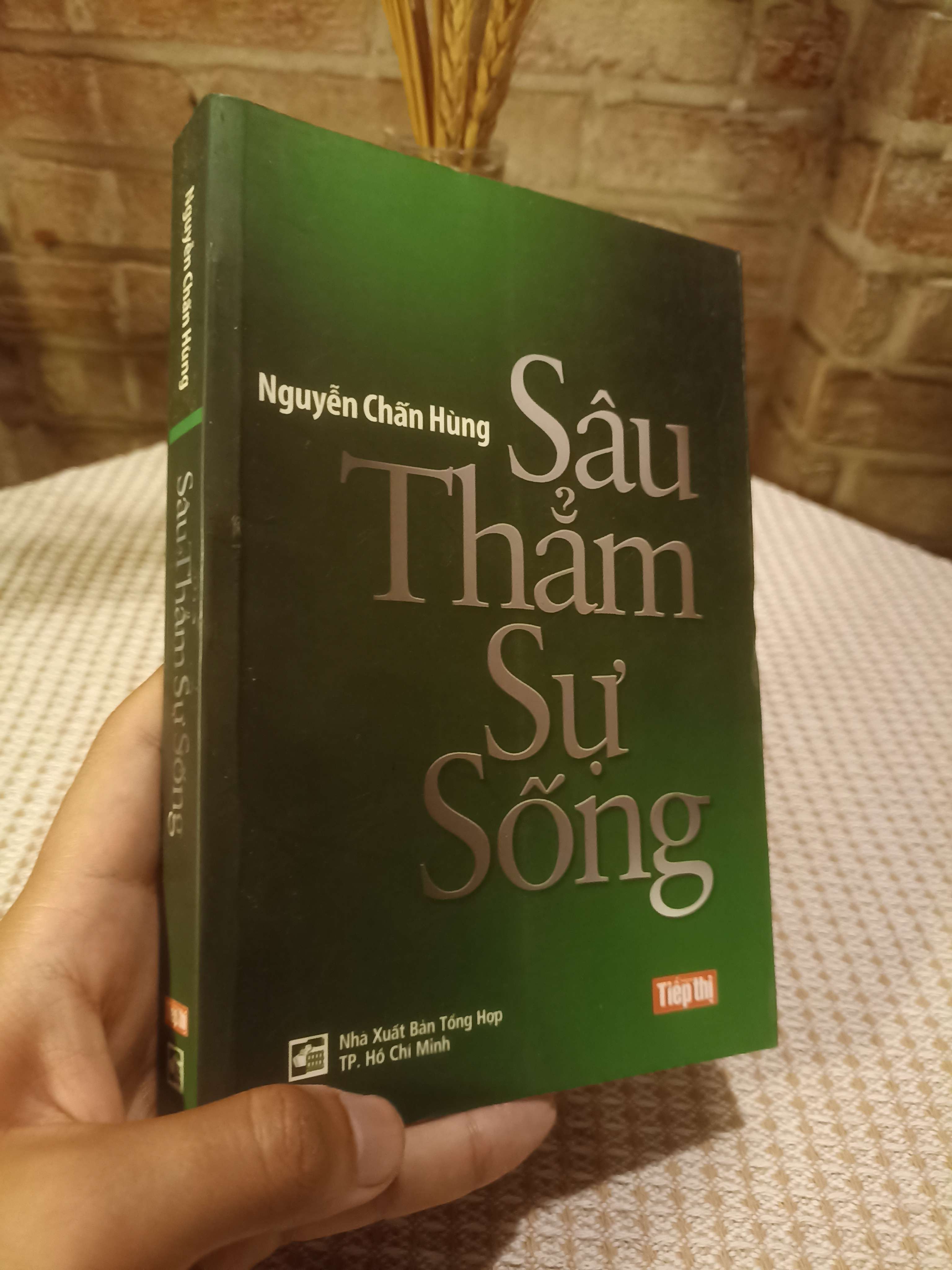 Sâu thẳm sự sống - Nguyễn Chấn Hùng (Sách Y học - Sức khỏe - Thể thao) NSX