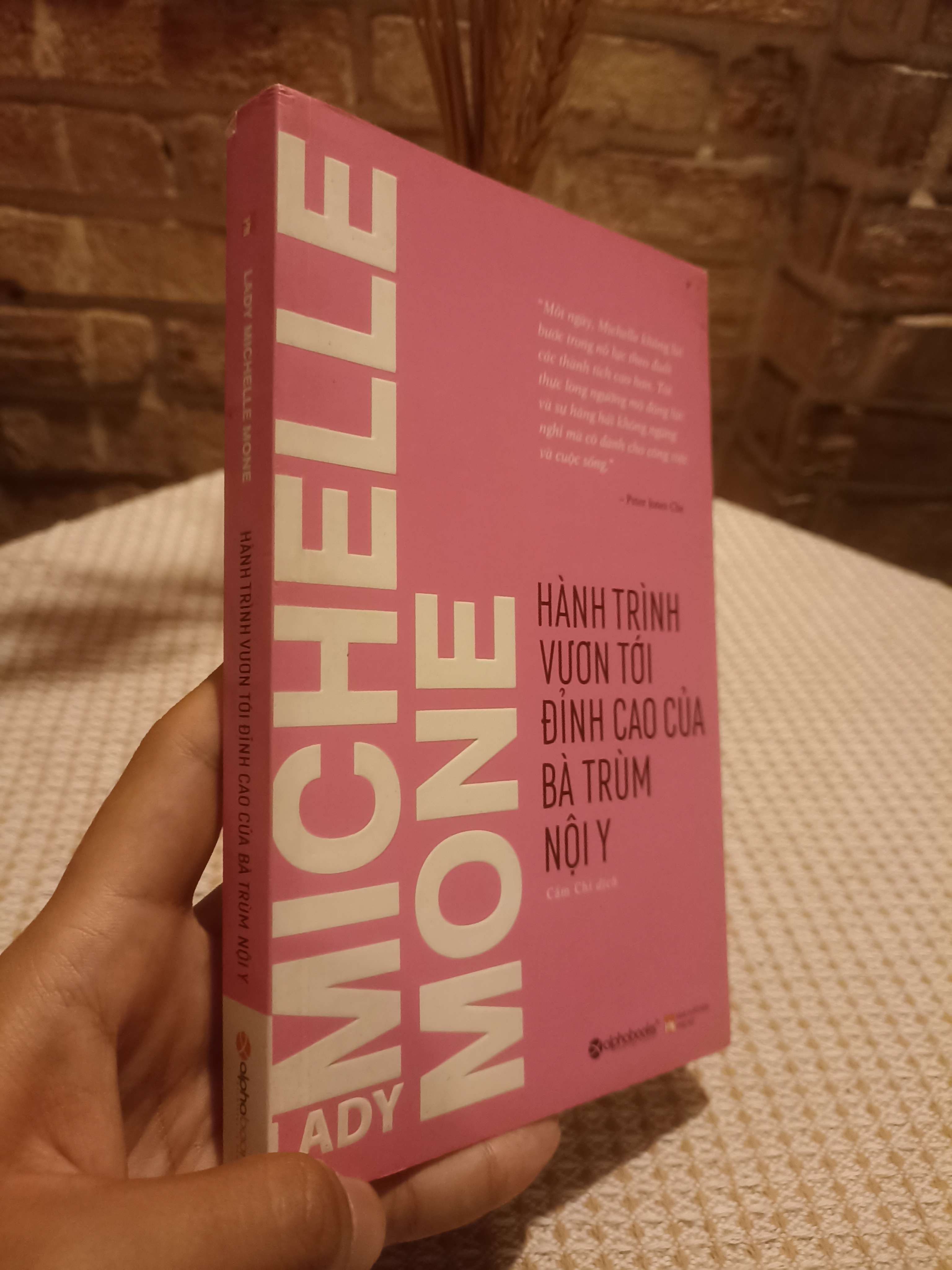 Michelle Mone: Hành trình vươn tới đỉnh cao của bà trùm nội y (Kỹ năng sống) NSX
