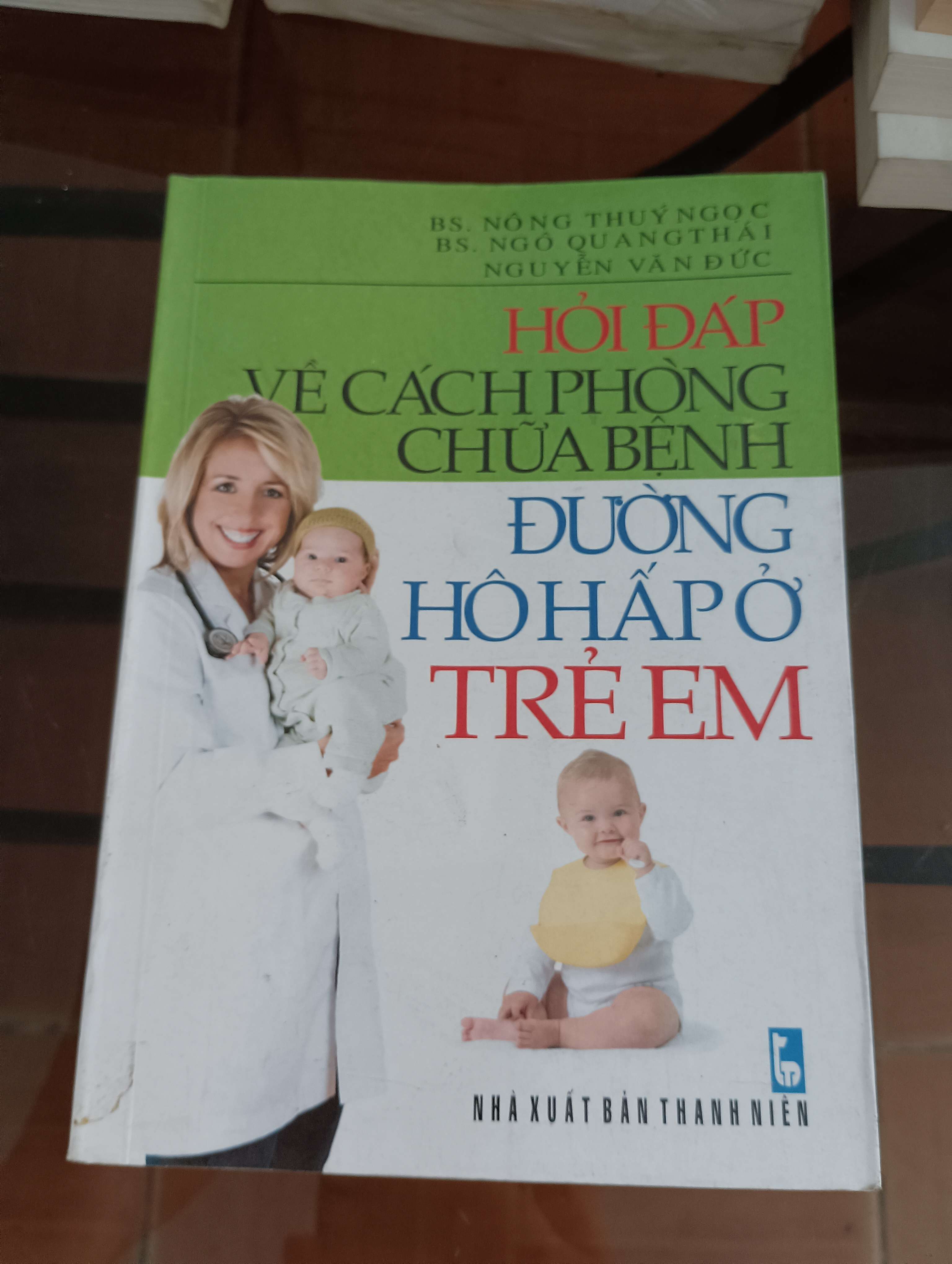 Hỏi đáp về cách phòng chữa bệnh đường hô hấp ở trẻ em - BS. Nông Thuý Ngọc, BS. Ngô Quang Thái, Nguyễn Văn Đức 2010 (Sách Y học - Sức khỏe - Thể thao) VAVO