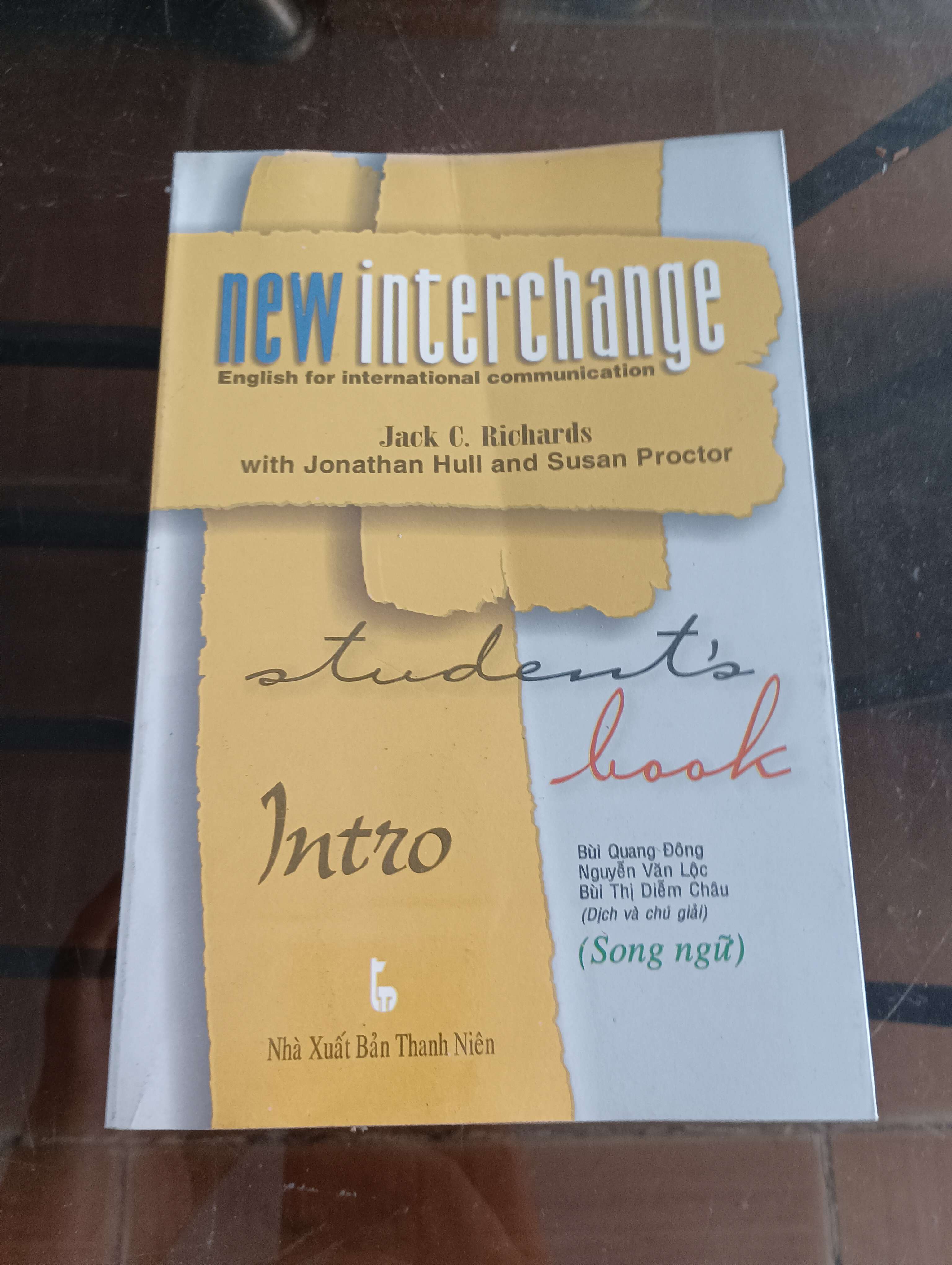 New Interchange Intro (Student's Book - Song ngữ) - Jack C. Richards 2004 (Sách học ngoại ngữ) VAVO