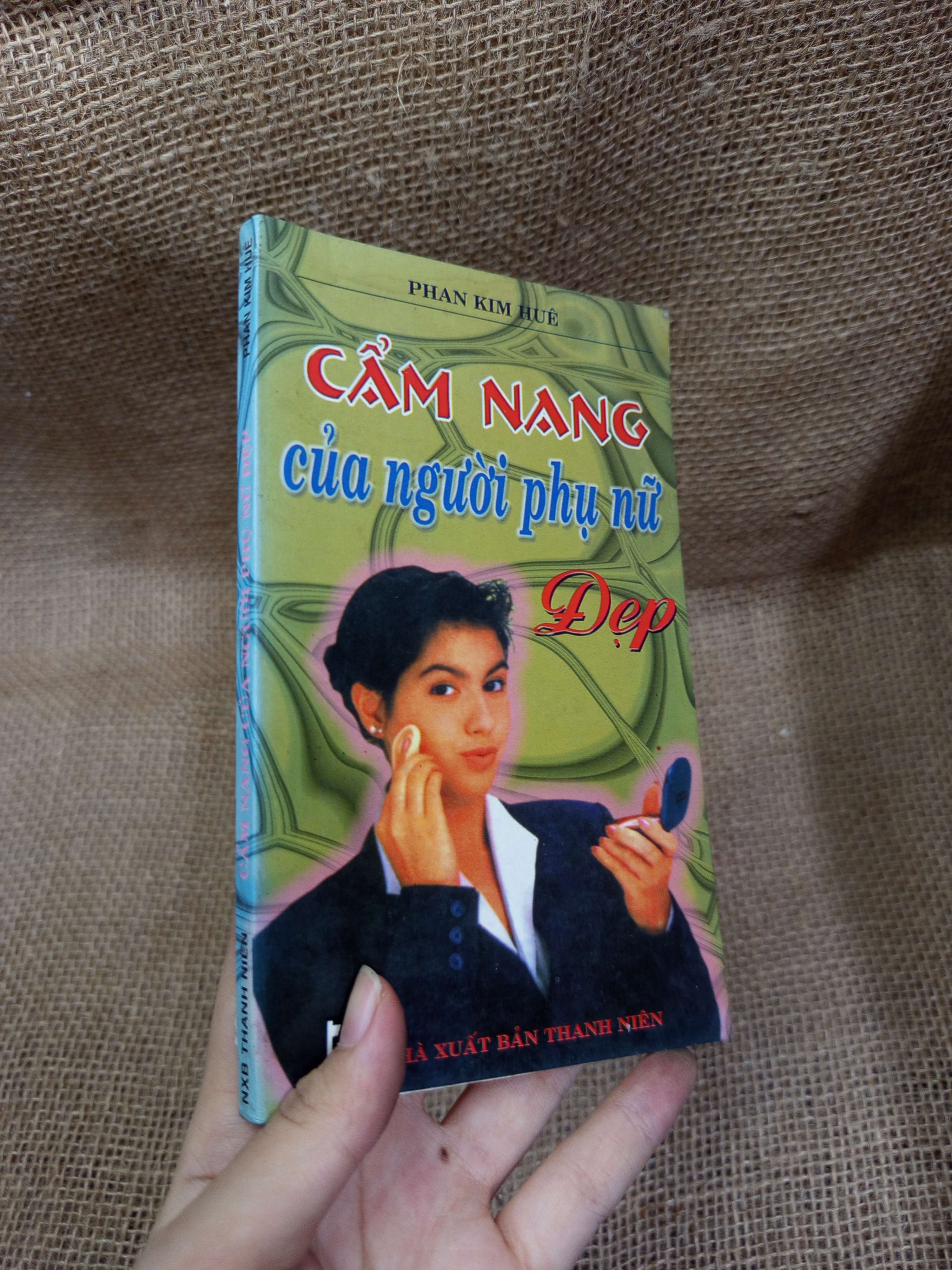 Cẩm nang của người phụ nữ đẹp - Phan Kim Huệ mới 80% bẩn bìa, ố (Sách Y học - Sức khỏe - Thể thao) HLSC